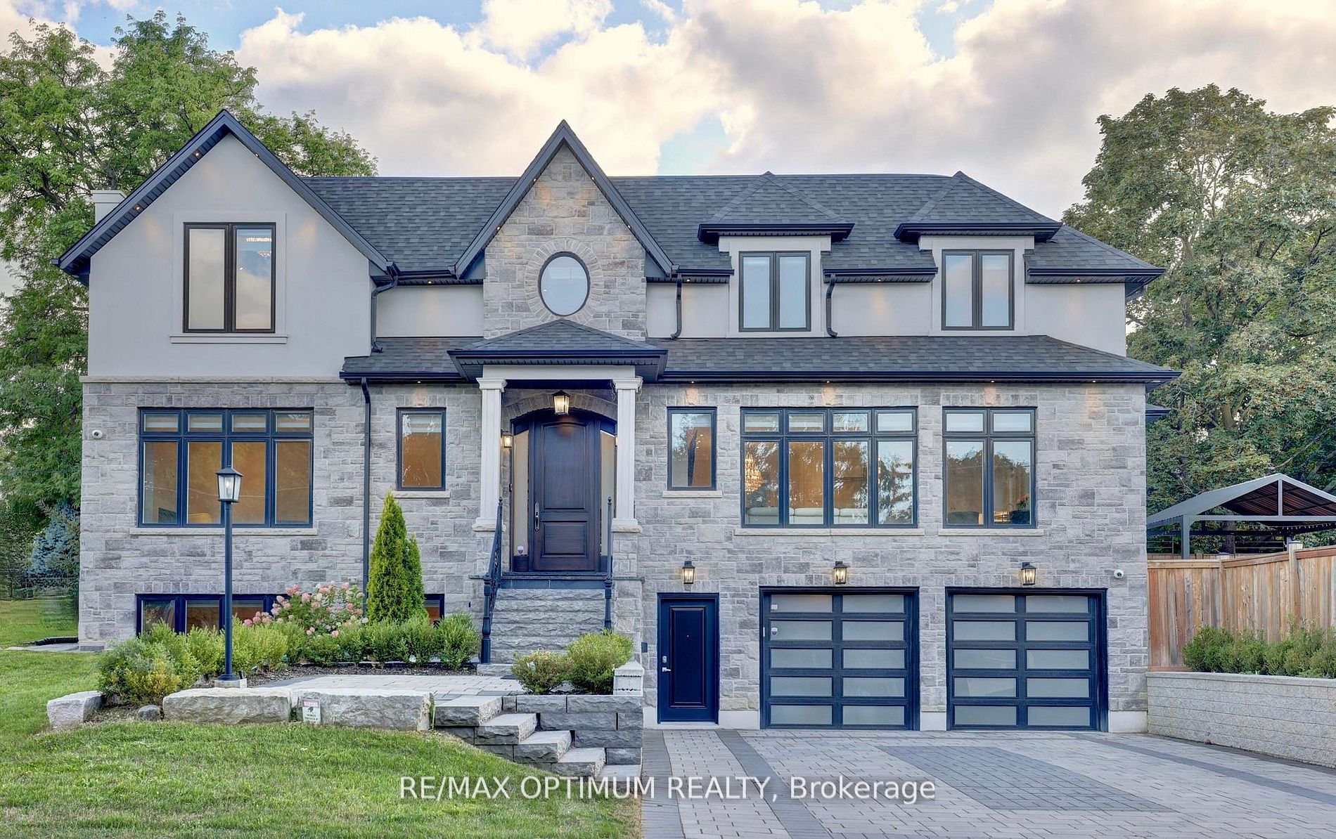 26 Pioneer Drive, Mississauga, On L5m 1g9