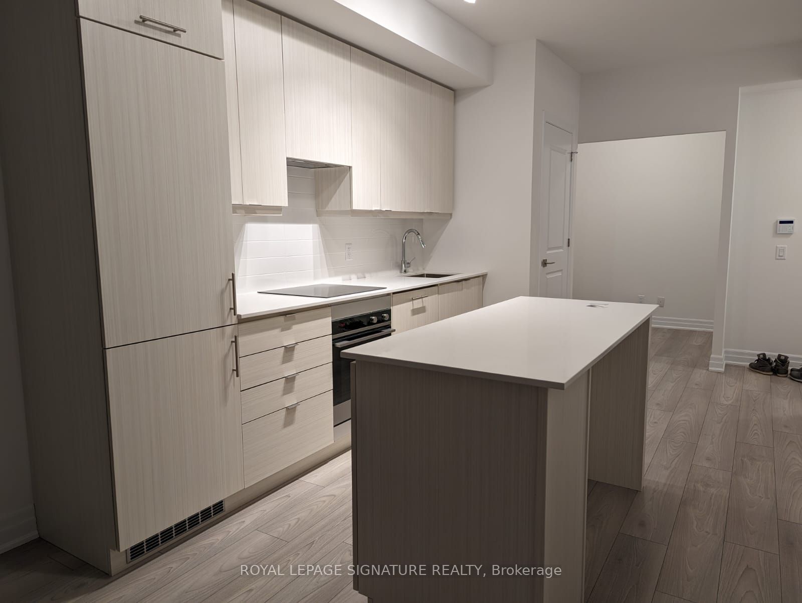 36 Elm Drive 3306, Mississauga, On L5b 0n3