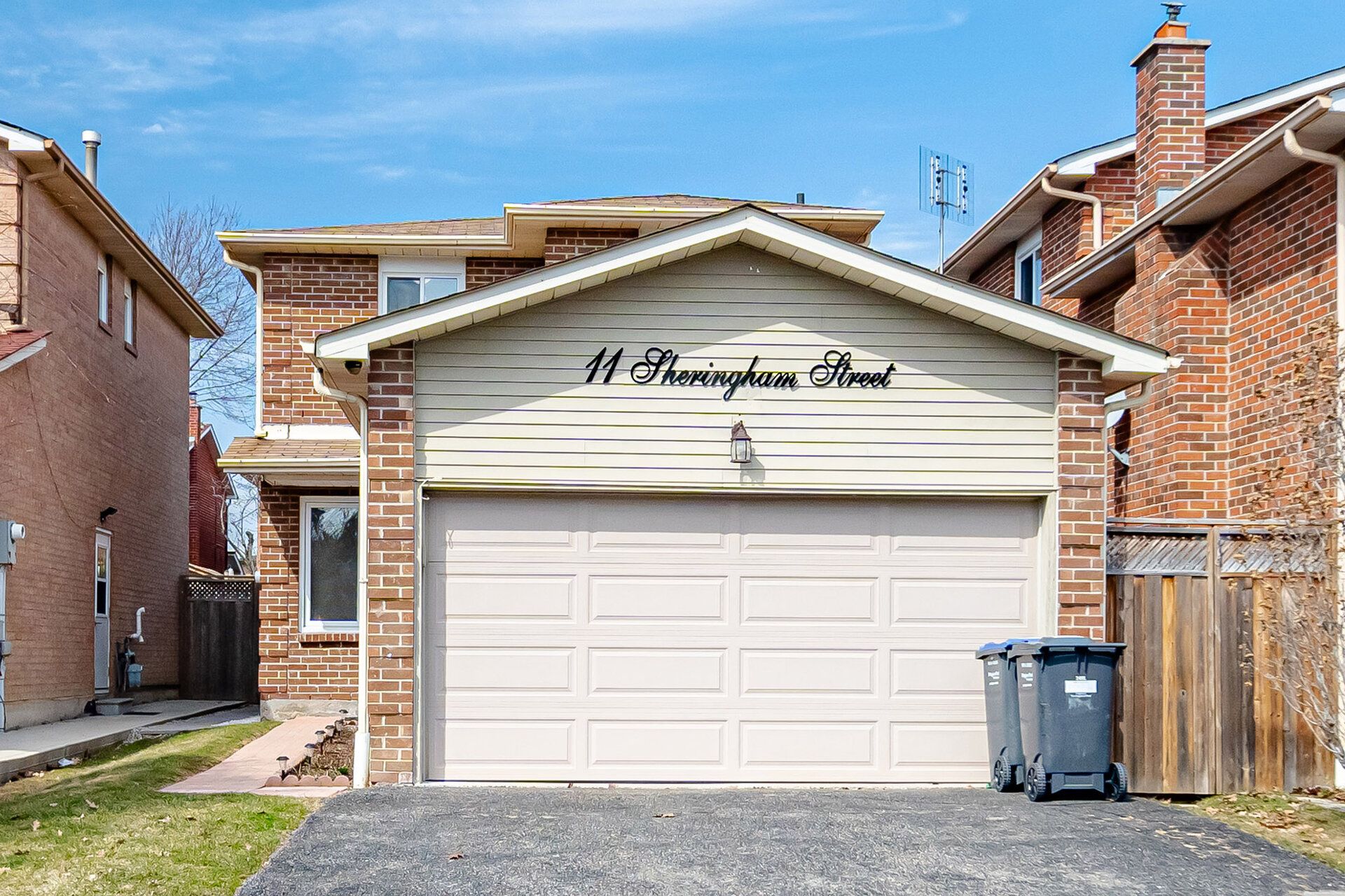 11 Sheringham Street, Brampton, On L6z 2p5