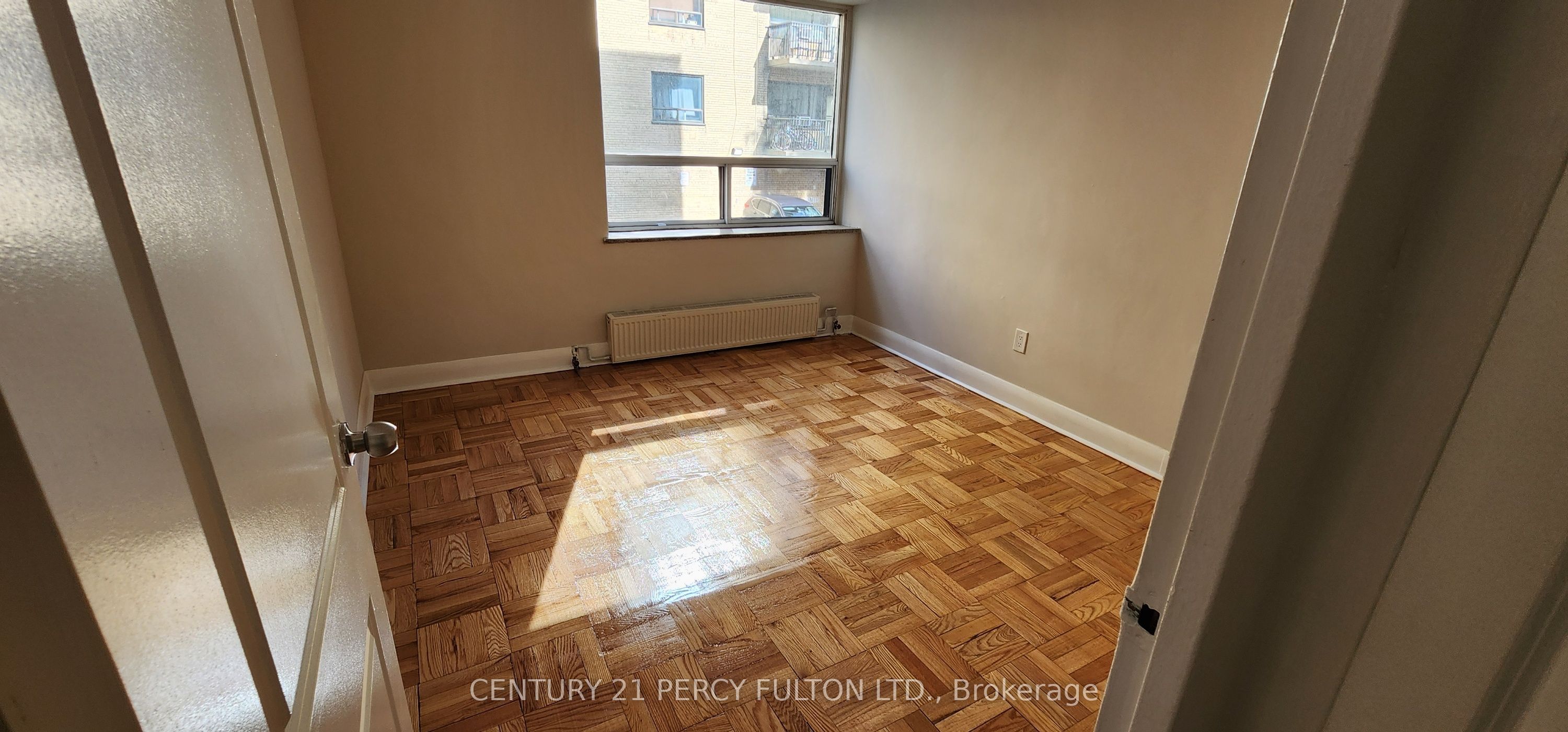 837 Roselawn Avenue 203, Toronto, On M6b 1b5