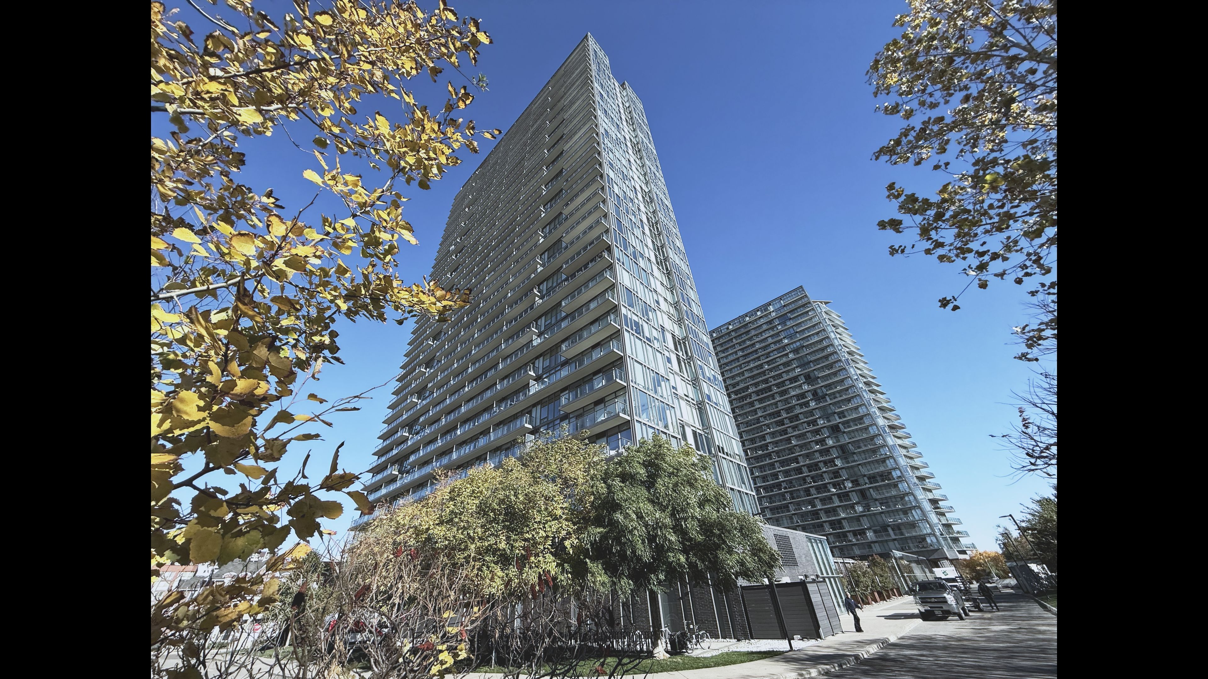 105 The Queensway 1106, Toronto, On M6s 5b5