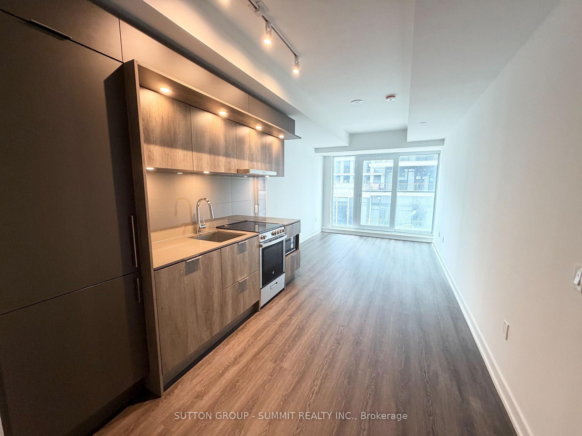 448 Burnhamthorpe Road W 1802, Mississauga, On L5b 0m3