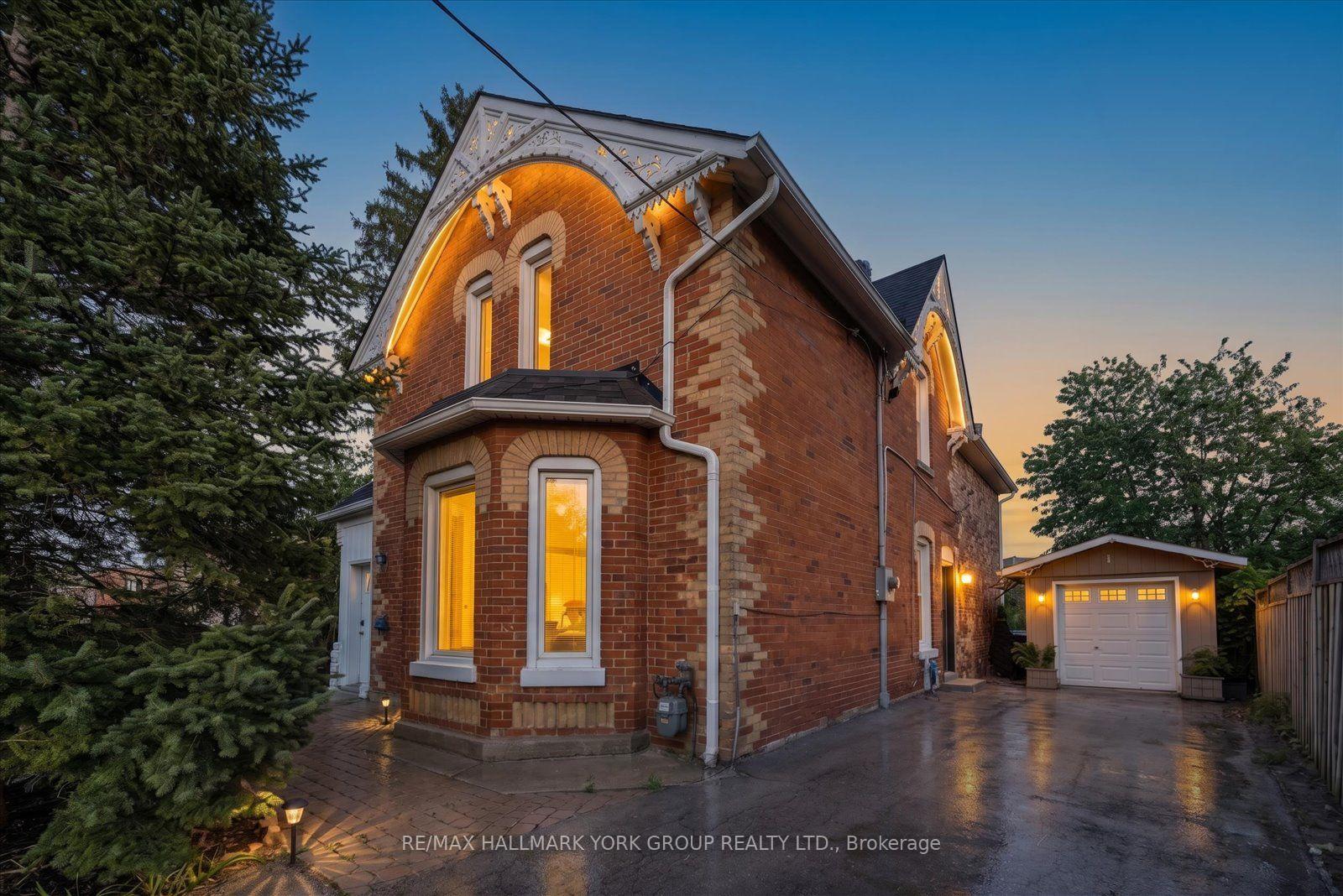 16 Scarboro Street, Mississauga, On L4t 1e4