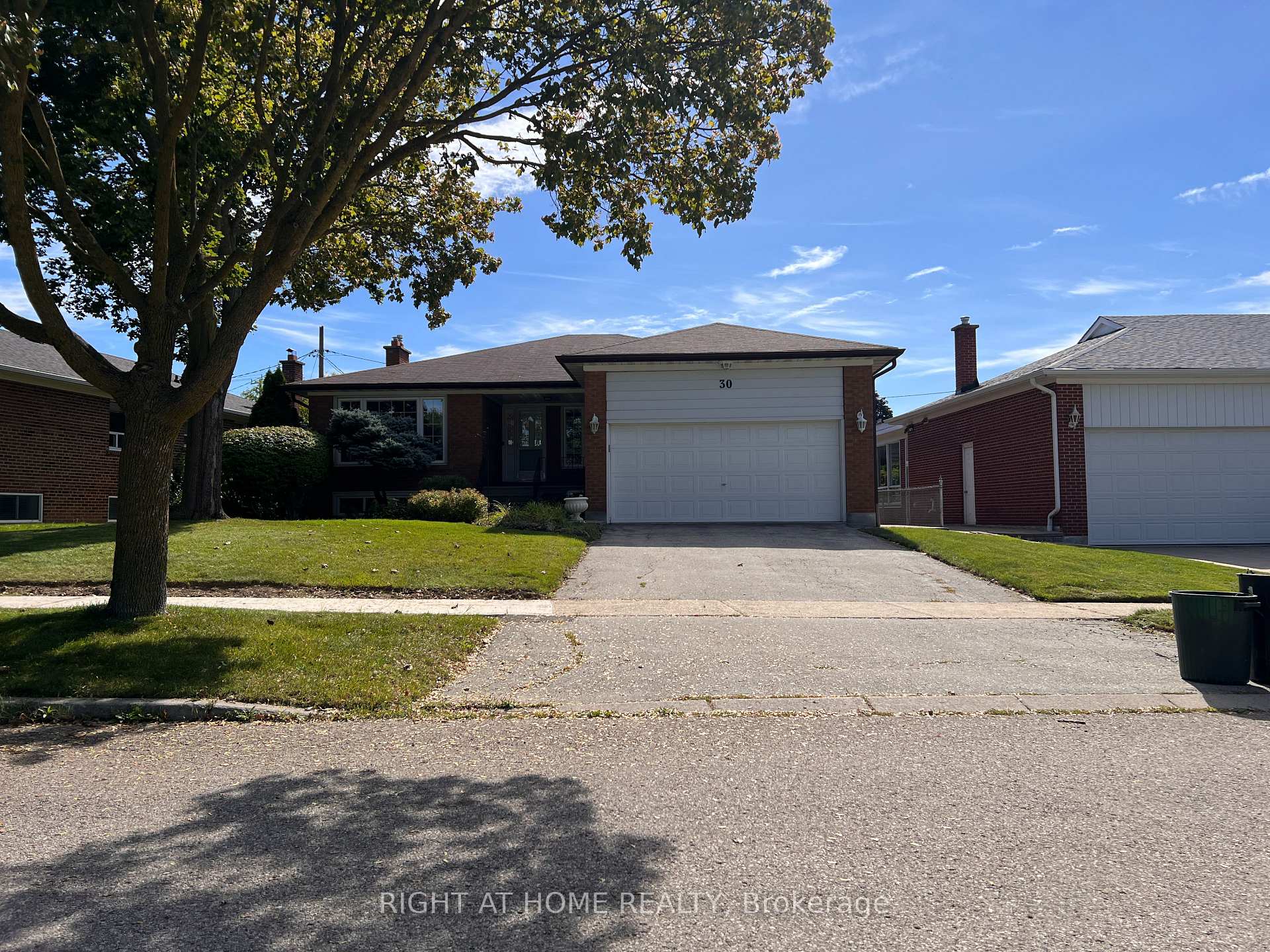 30 Norbert Crescent Lower, Toronto, On M9c 3j9