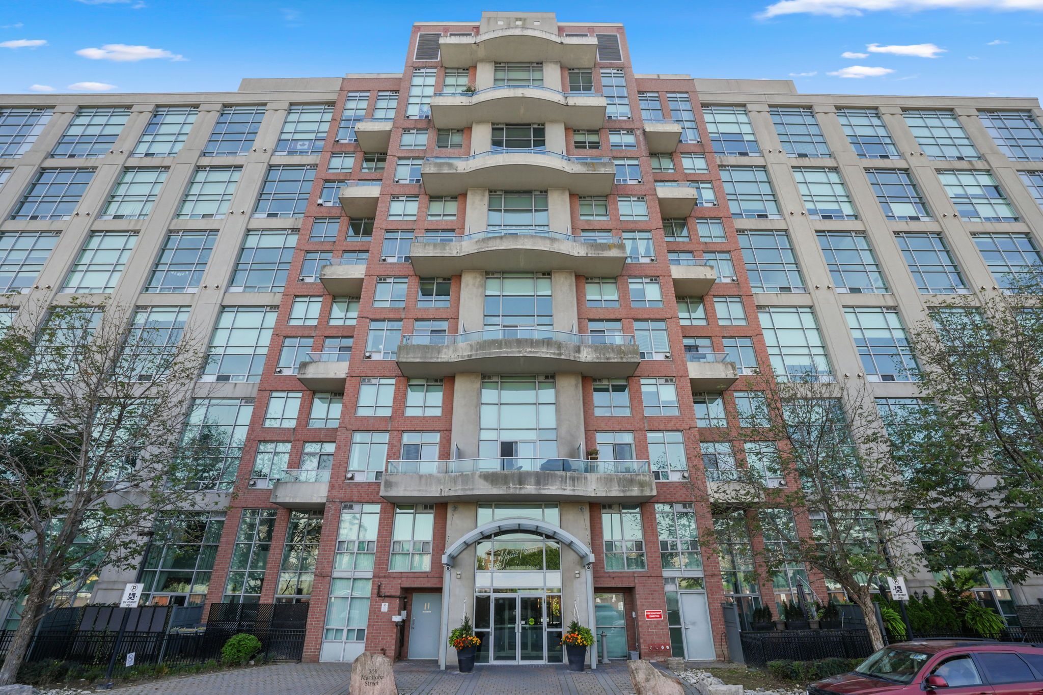 200 Manitoba Street 307, Toronto, On M8y 3y9