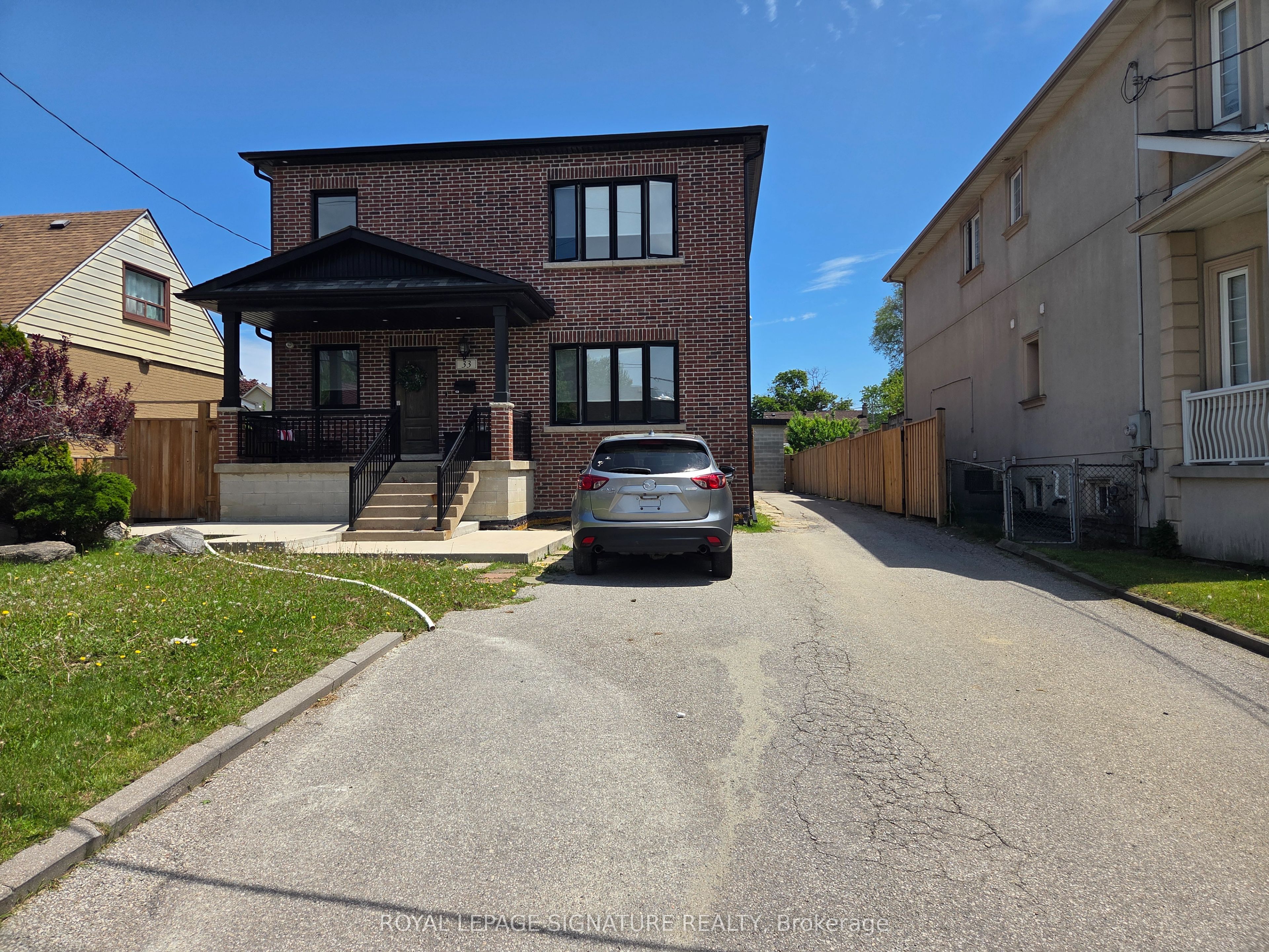 33 Ingleside Drive Lower, Toronto, On M3k 1v2