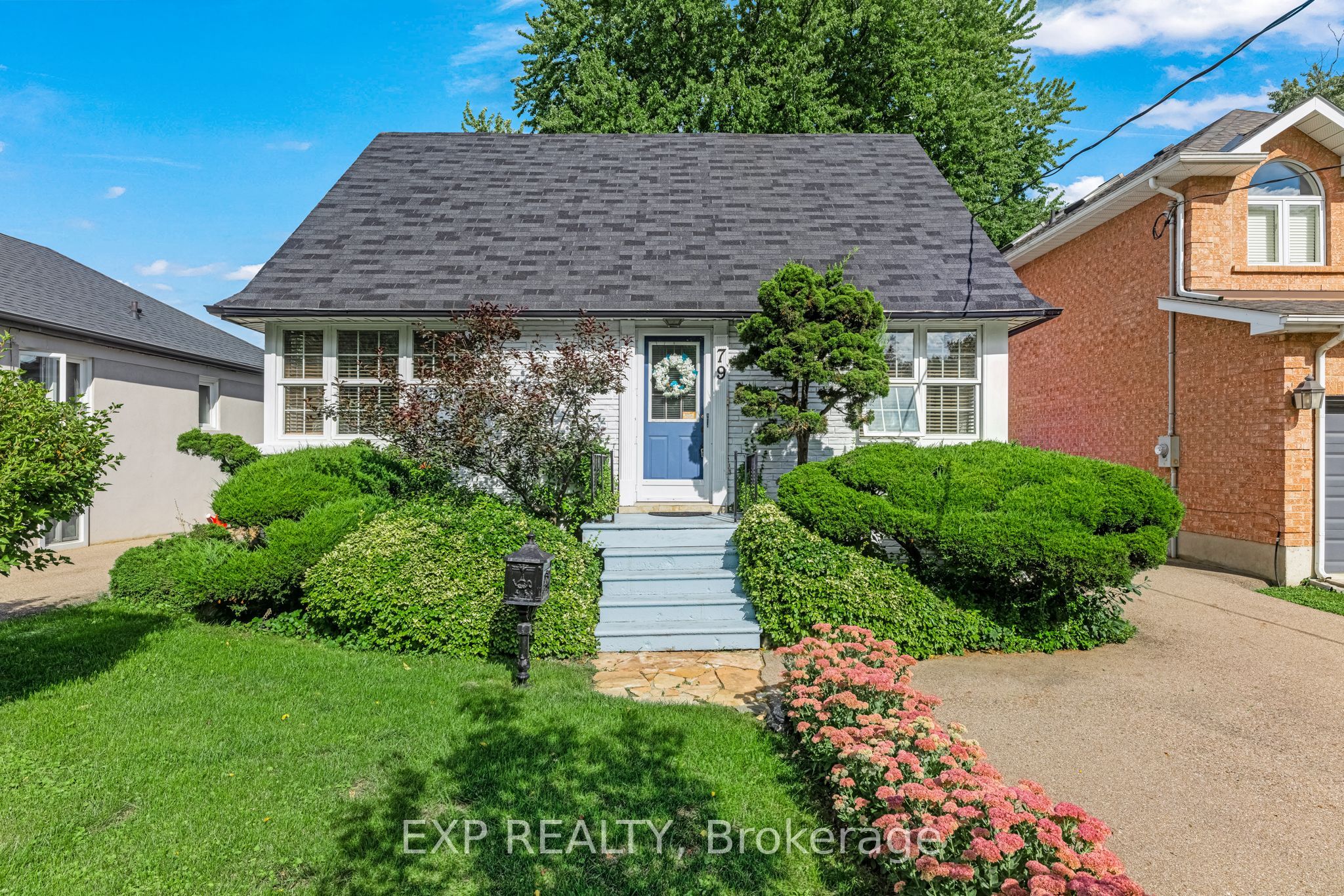 79 Shaver Avenue N, Toronto, On M9b 4n6