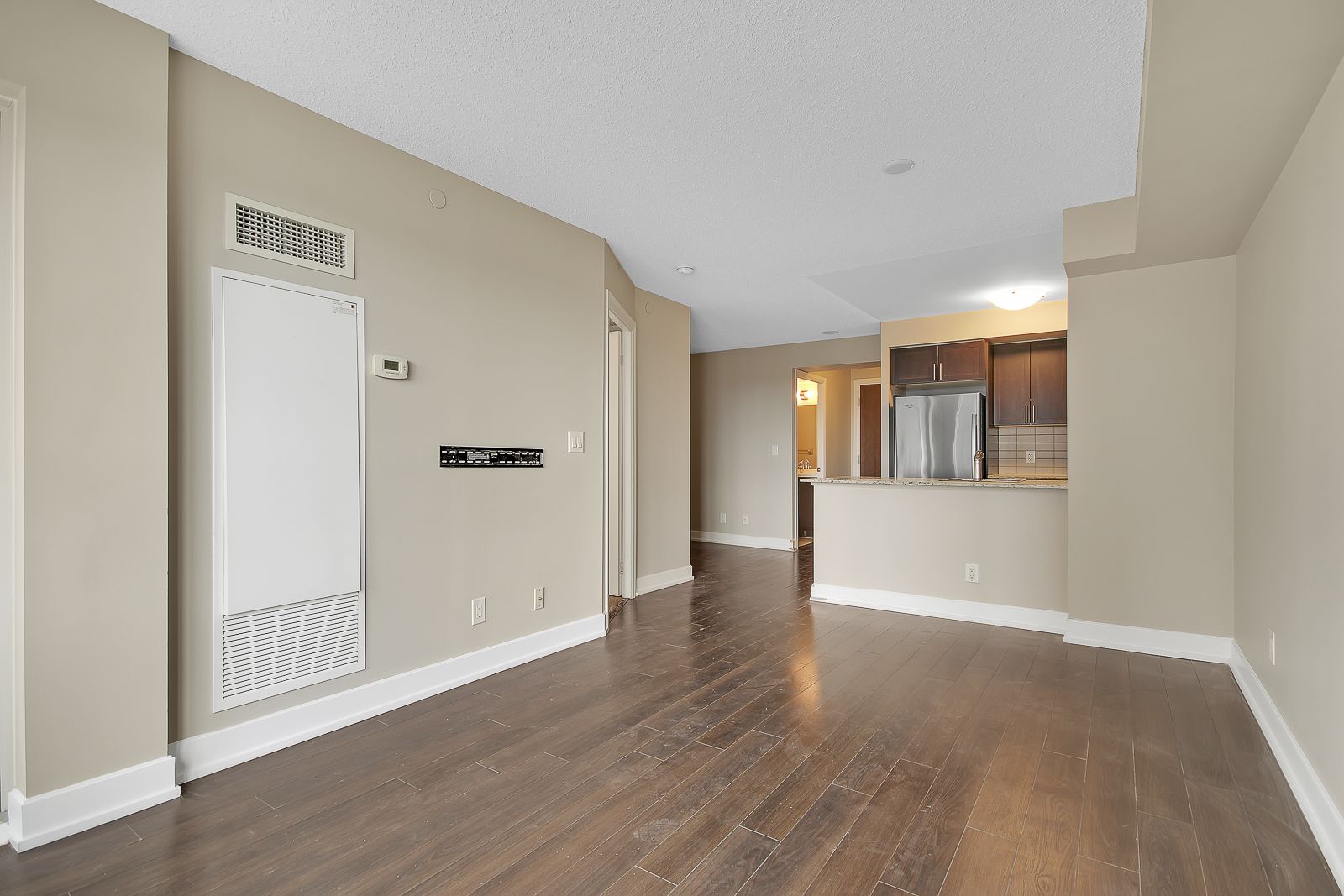 6 Eva Road 509, Toronto, On M9c 0b1