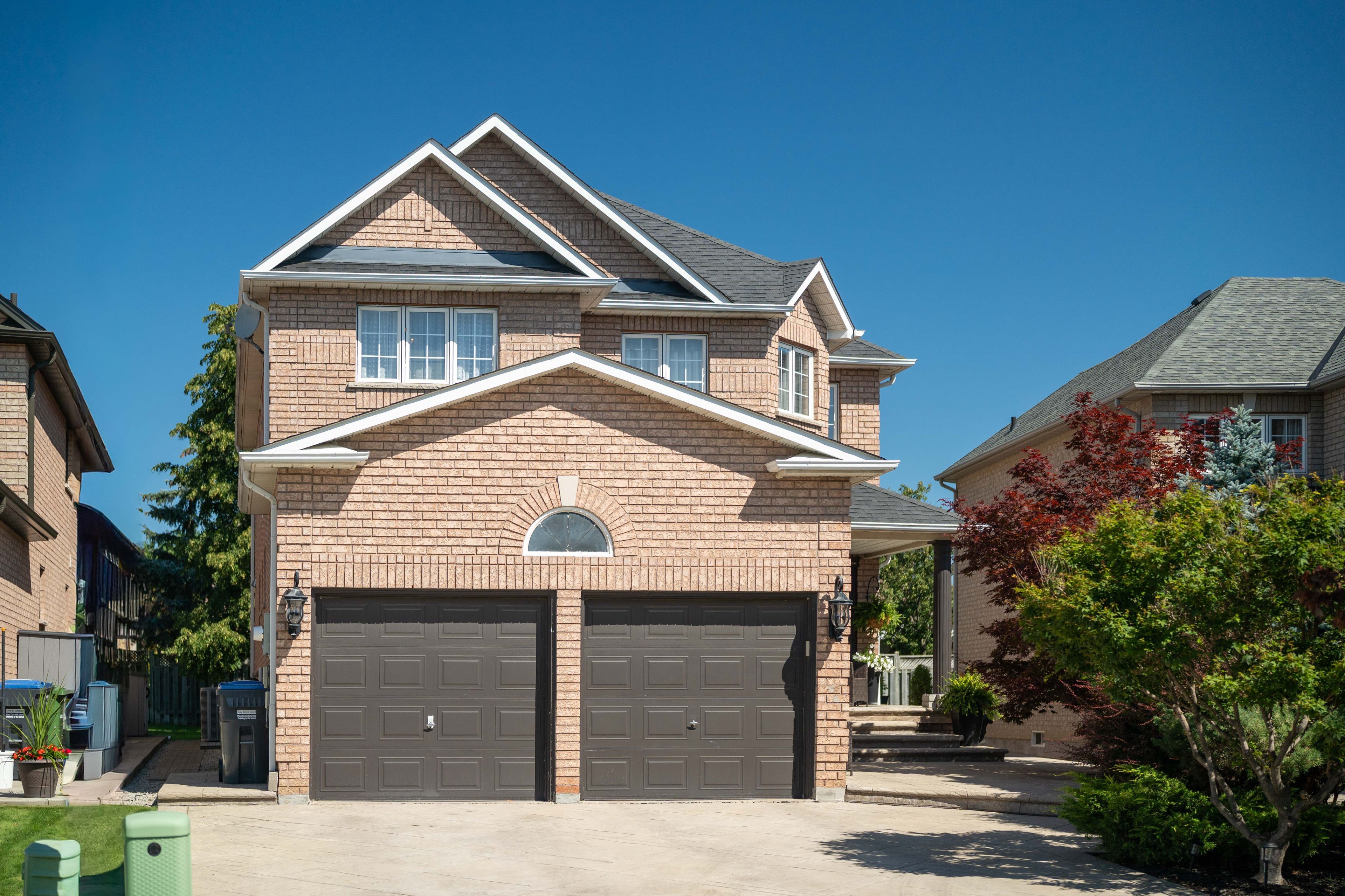 216 Waterbury Street, Caledon, On L7e 2h9