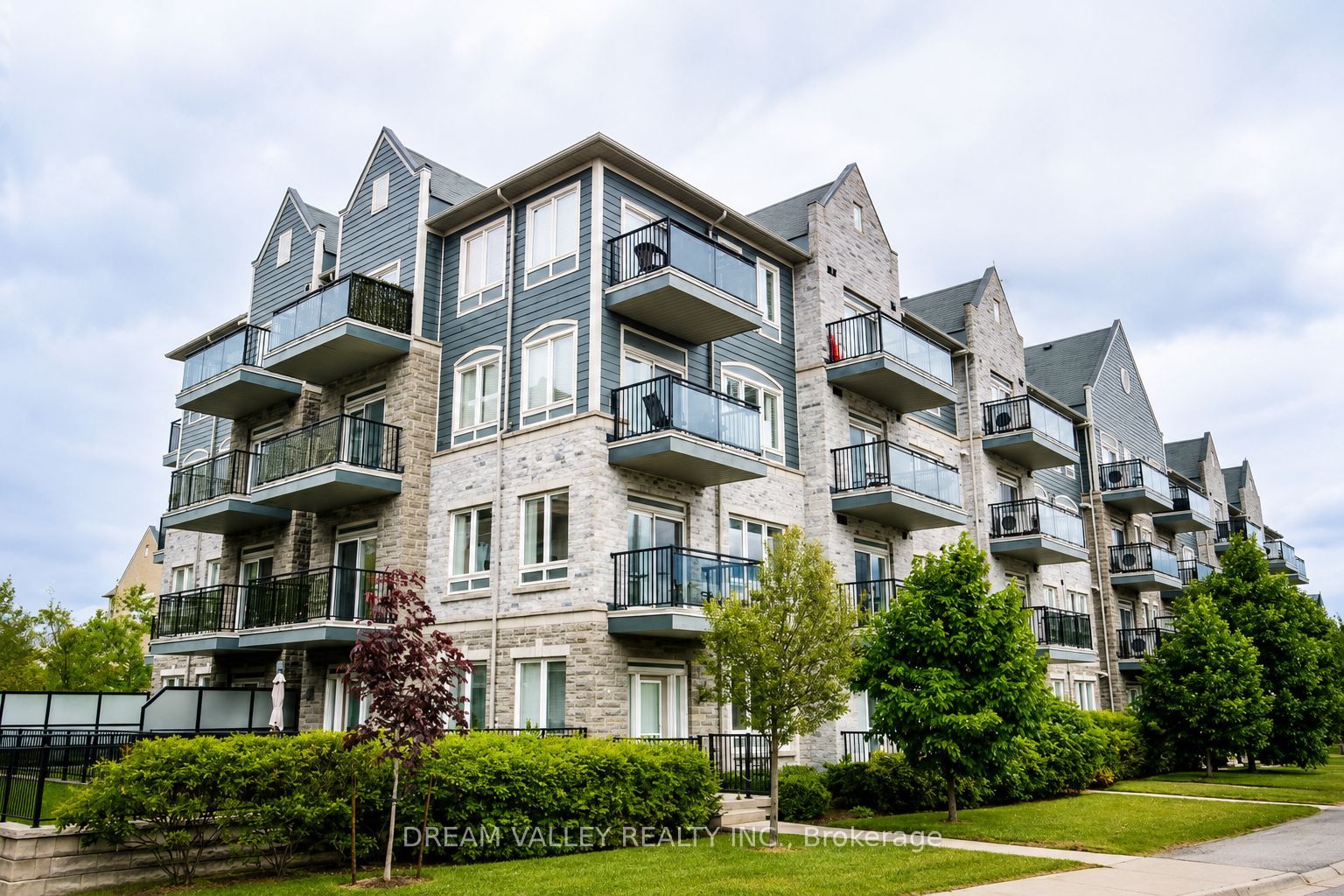 3075 Thomas Street 310, Mississauga, On L5m 0m4