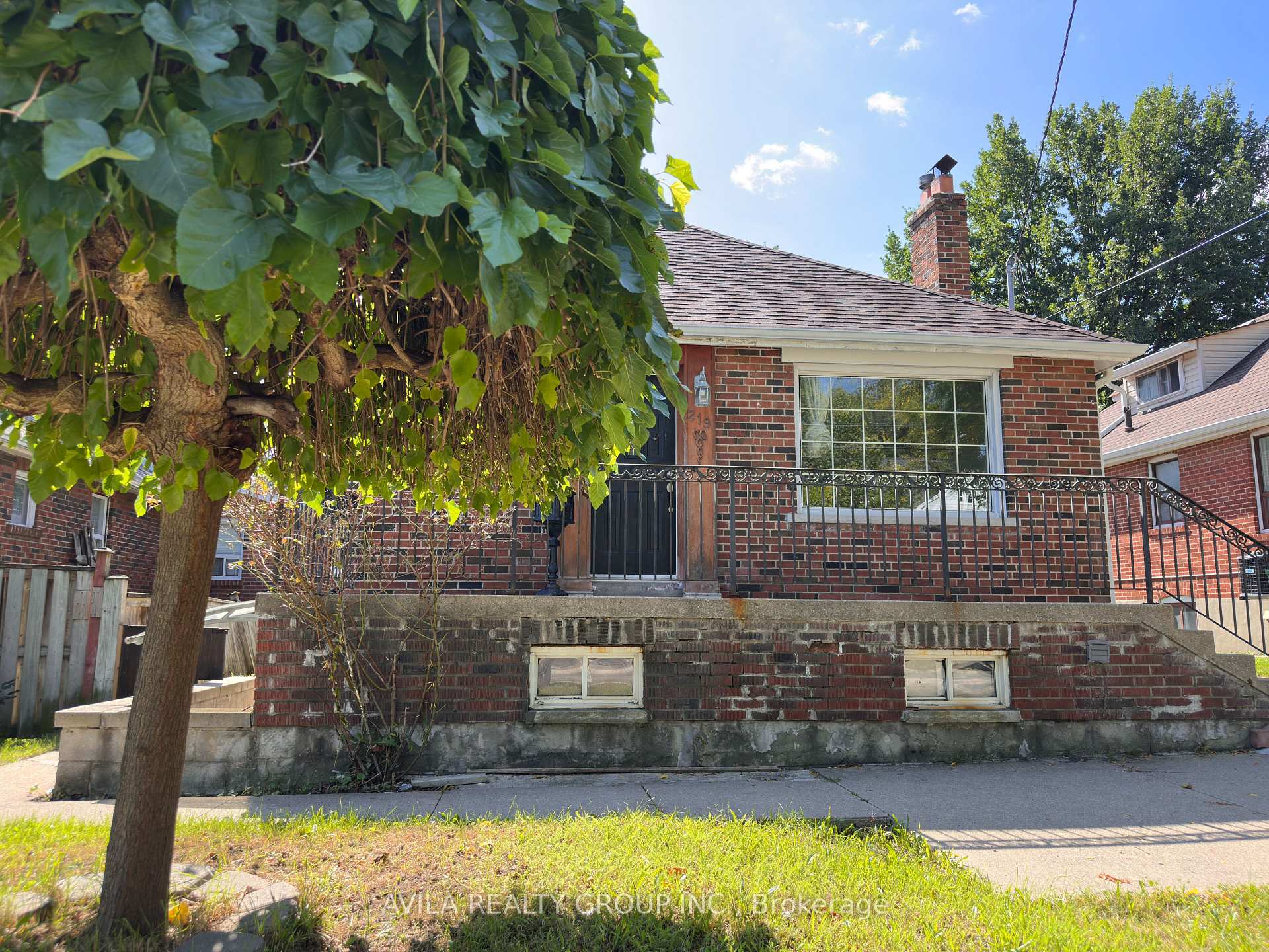 219 Church Street Upper, Toronto, On M5b 1y7
