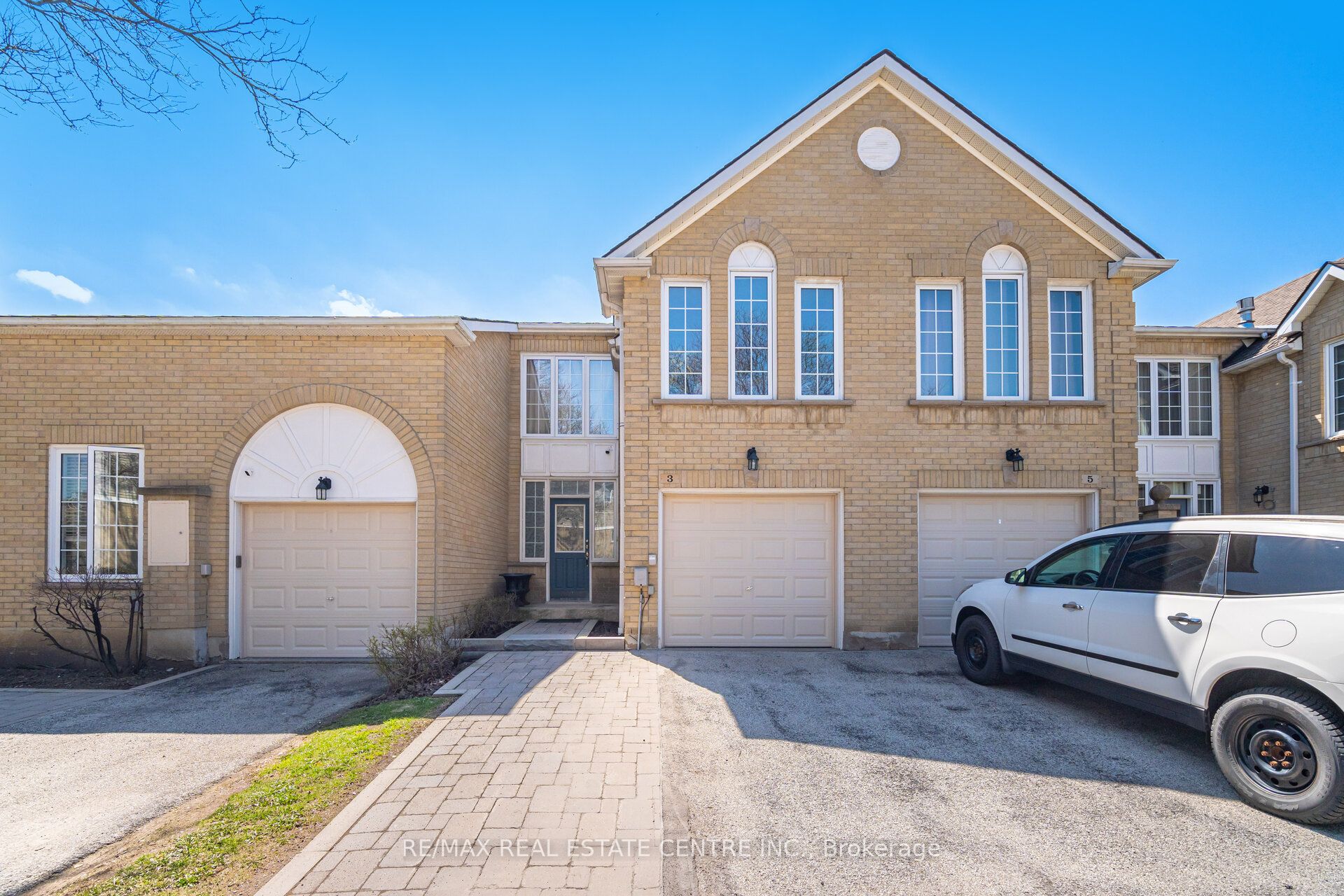 3 Hartnell Square 2, Brampton, On L6s 5w7