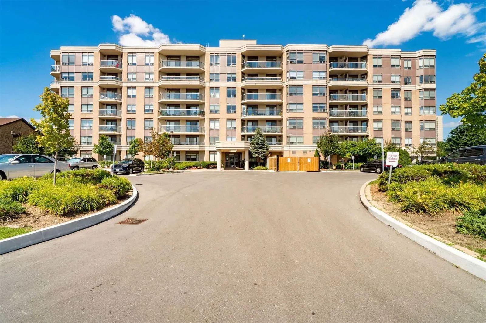 300 Ray Lawson Boulevard 403, Brampton, On L6y 5h5