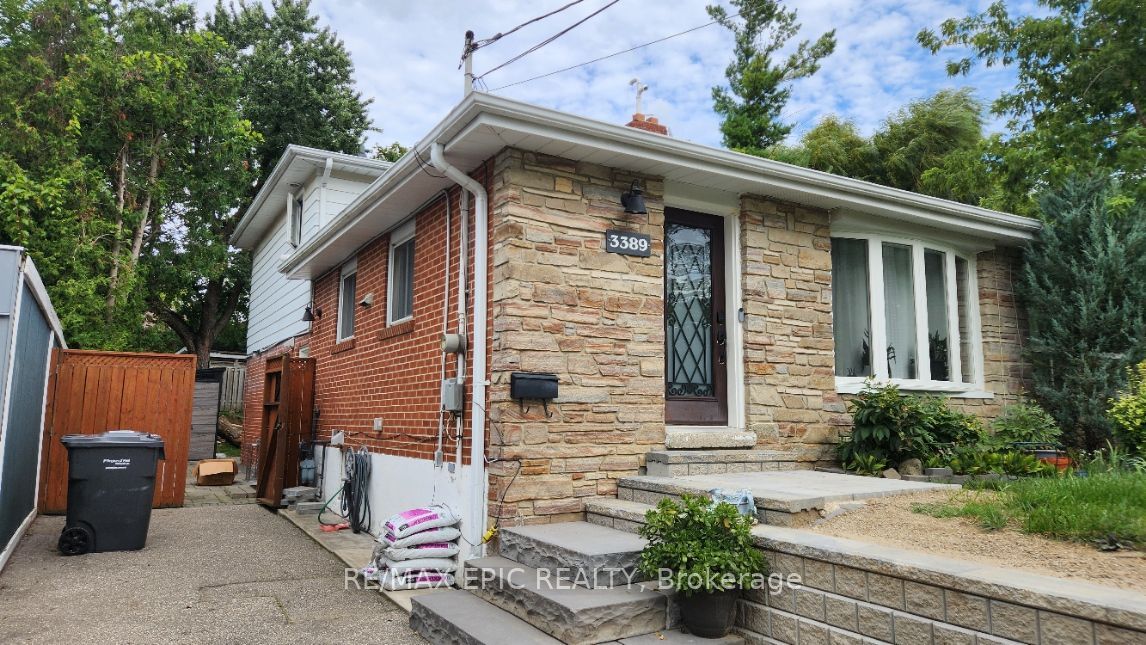 3389 Kelowna Court, Mississauga, On L5c 2e5