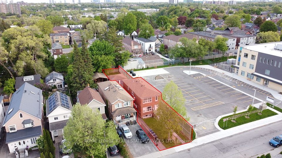 11 Dennis Avenue, Toronto, On M6n 2t7