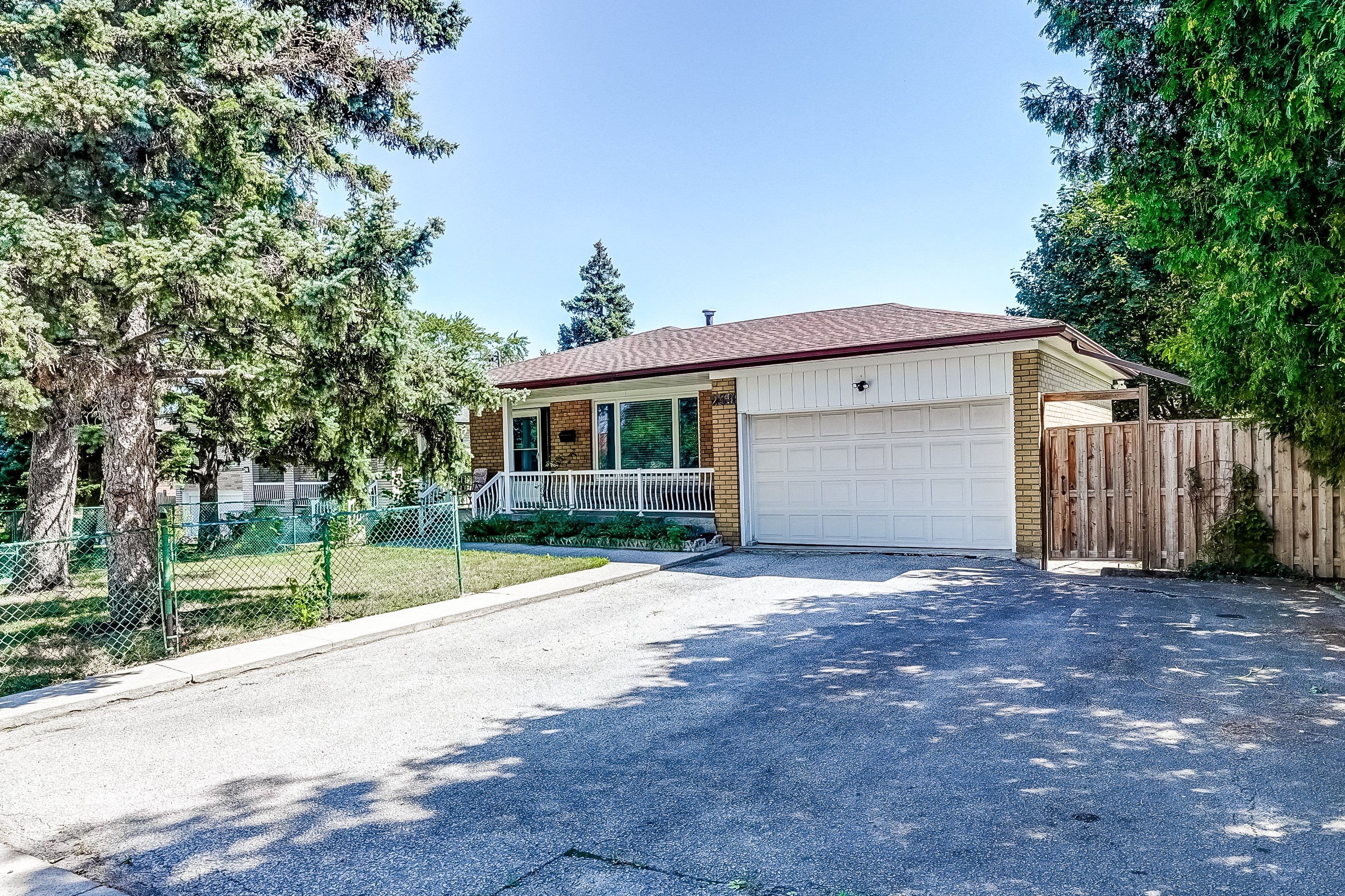 239 Driftwood Avenue, Toronto, On M3n 2n4