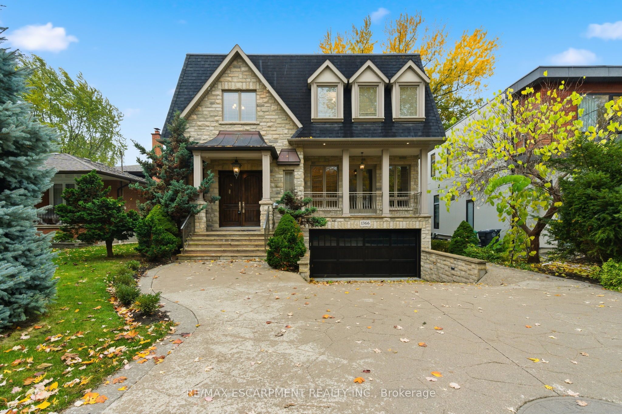1366 Wilson Avenue, Mississauga, On L5g 3k2