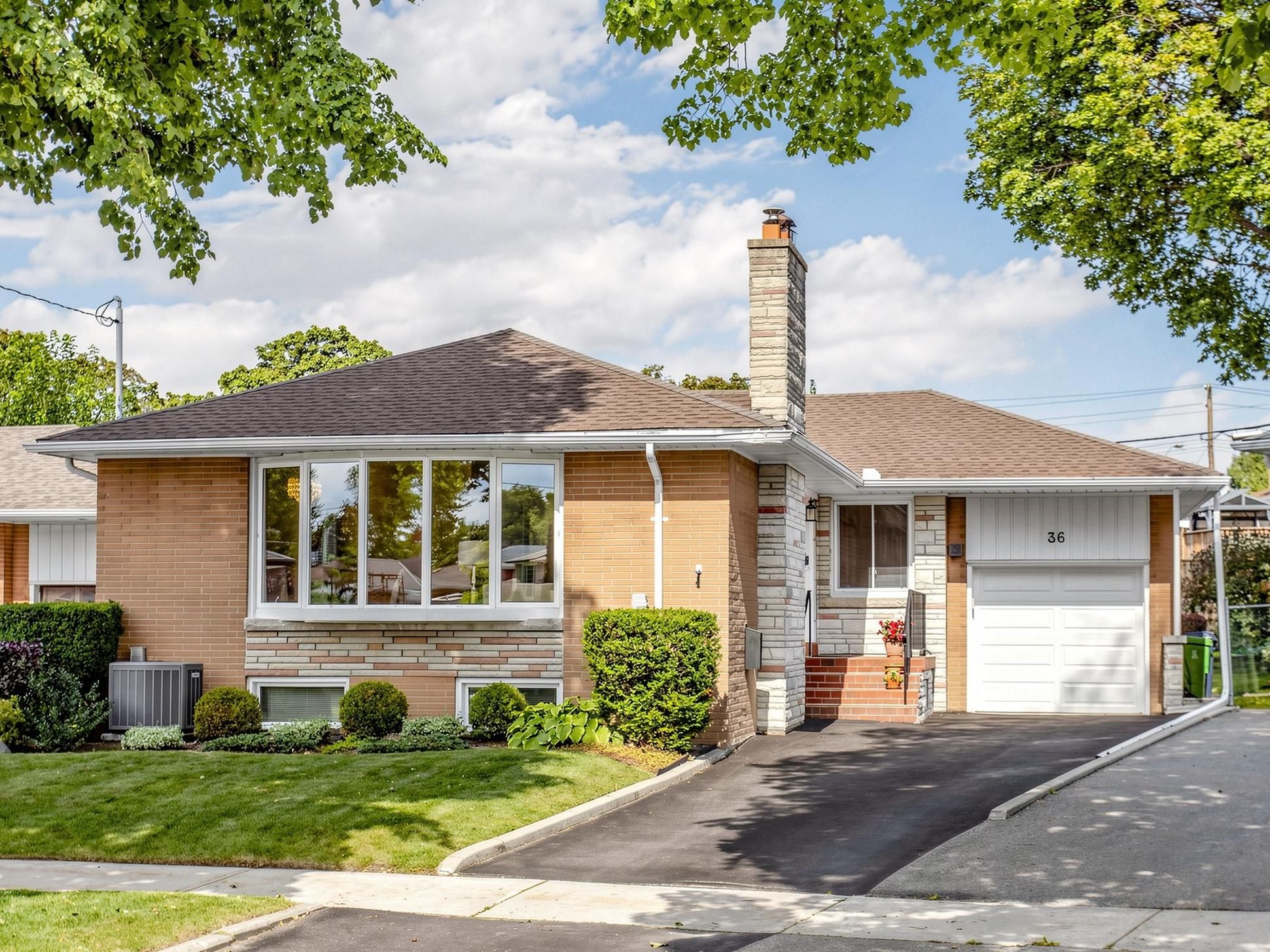 36 Tewsley Place, Toronto, On M9p 1n7