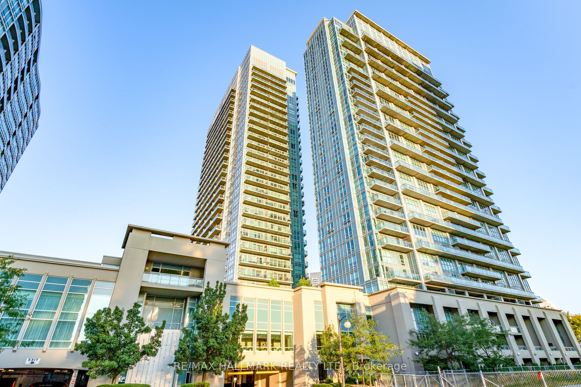 165 Legion Road N 824, Toronto, On M8y 0b3