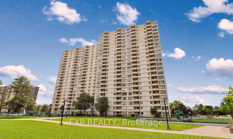 320 Dixon Road 1813, Toronto, On M9r 1s8
