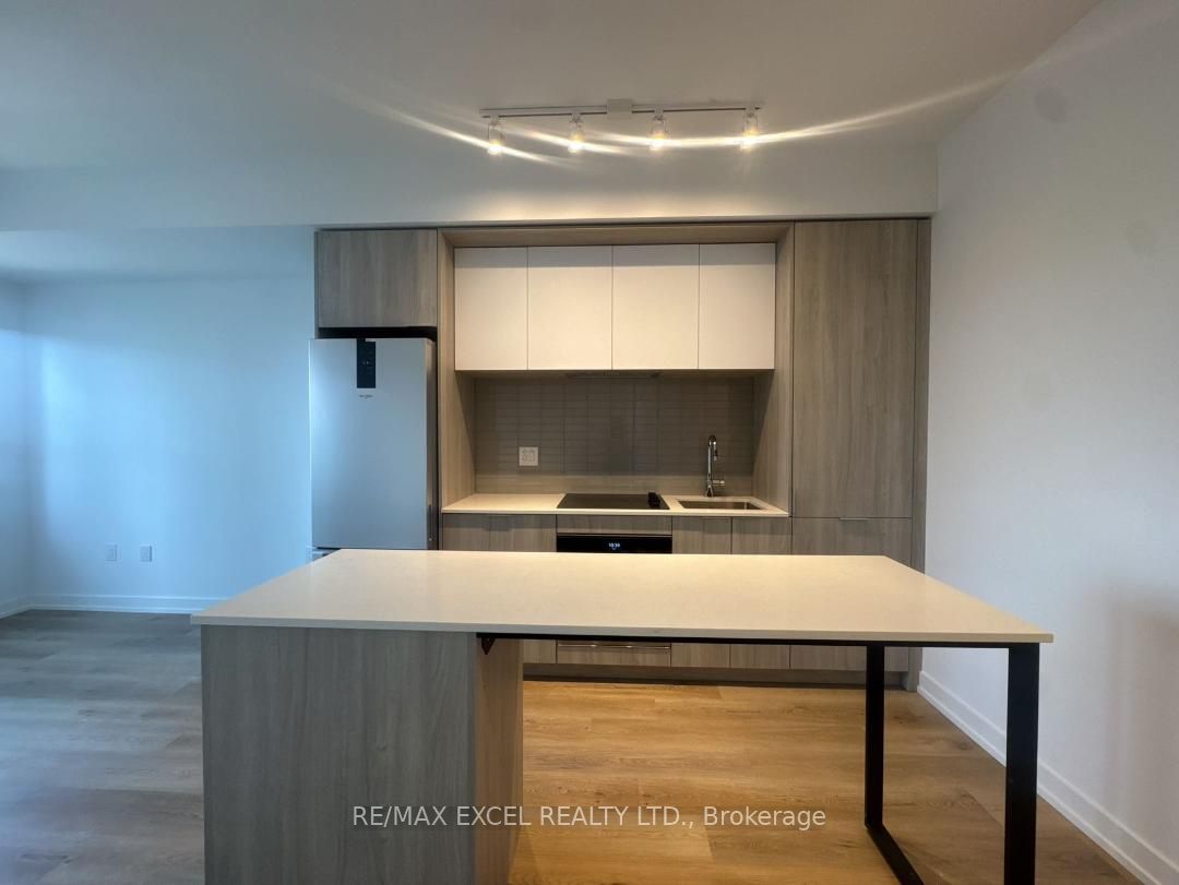 395 Square One Drive 902, Mississauga, On L5b 0p6