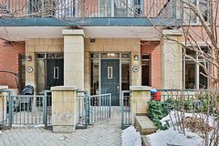 330 Princess Royal Drive Gv-108, Mississauga, On L5b 4m8