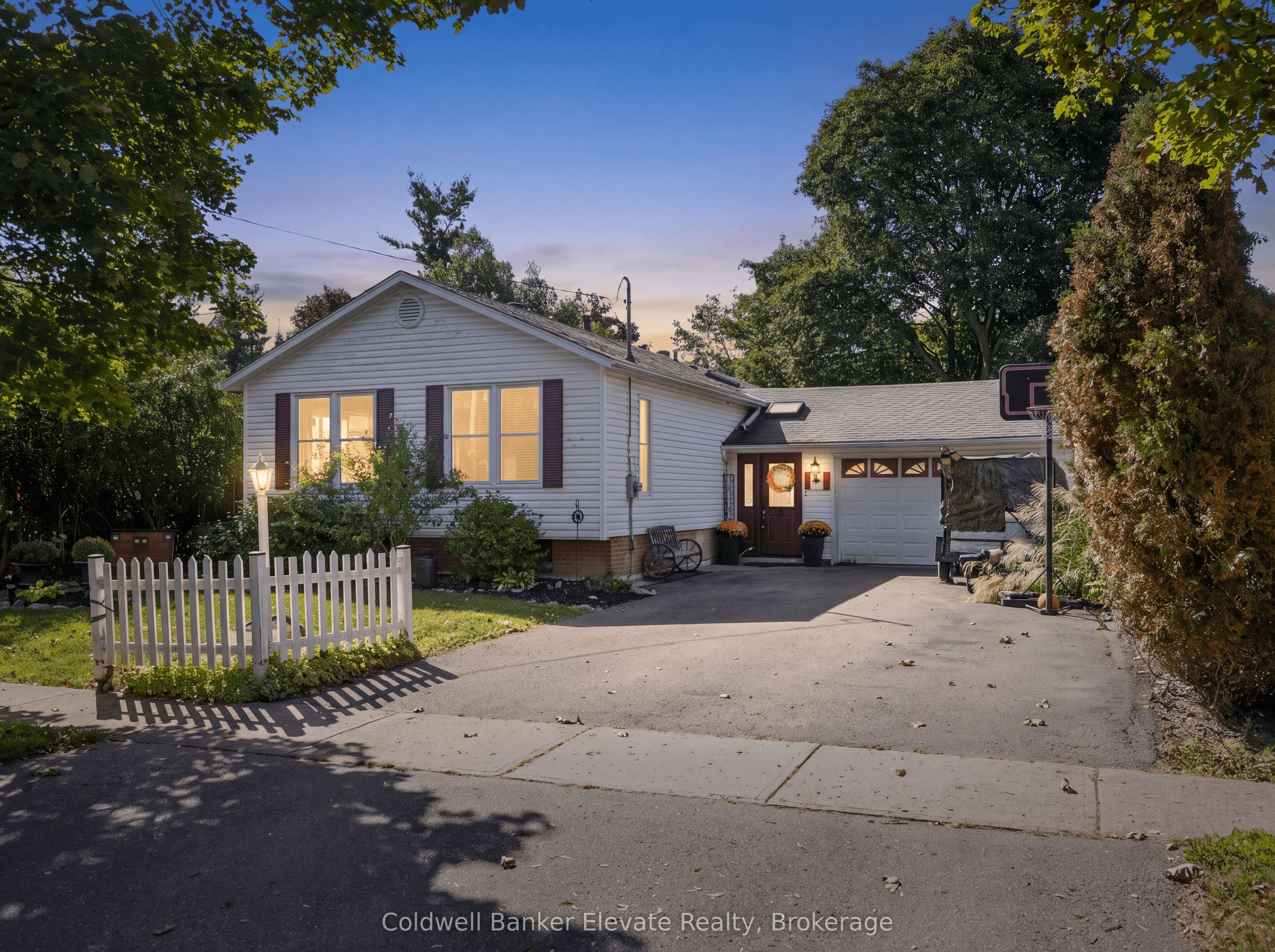 32 Chelvin Drive, Halton Hills, On L7g 4p9