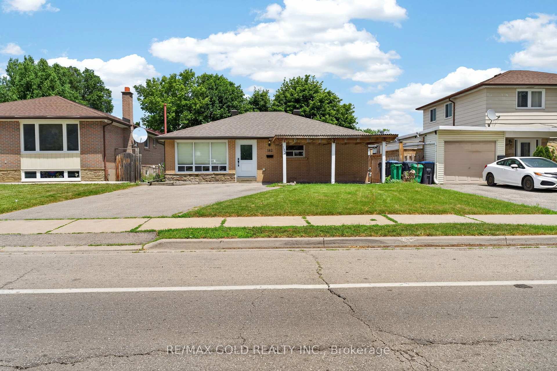 182 Mcmurchy Avenue S, Brampton, On L6y 1y9