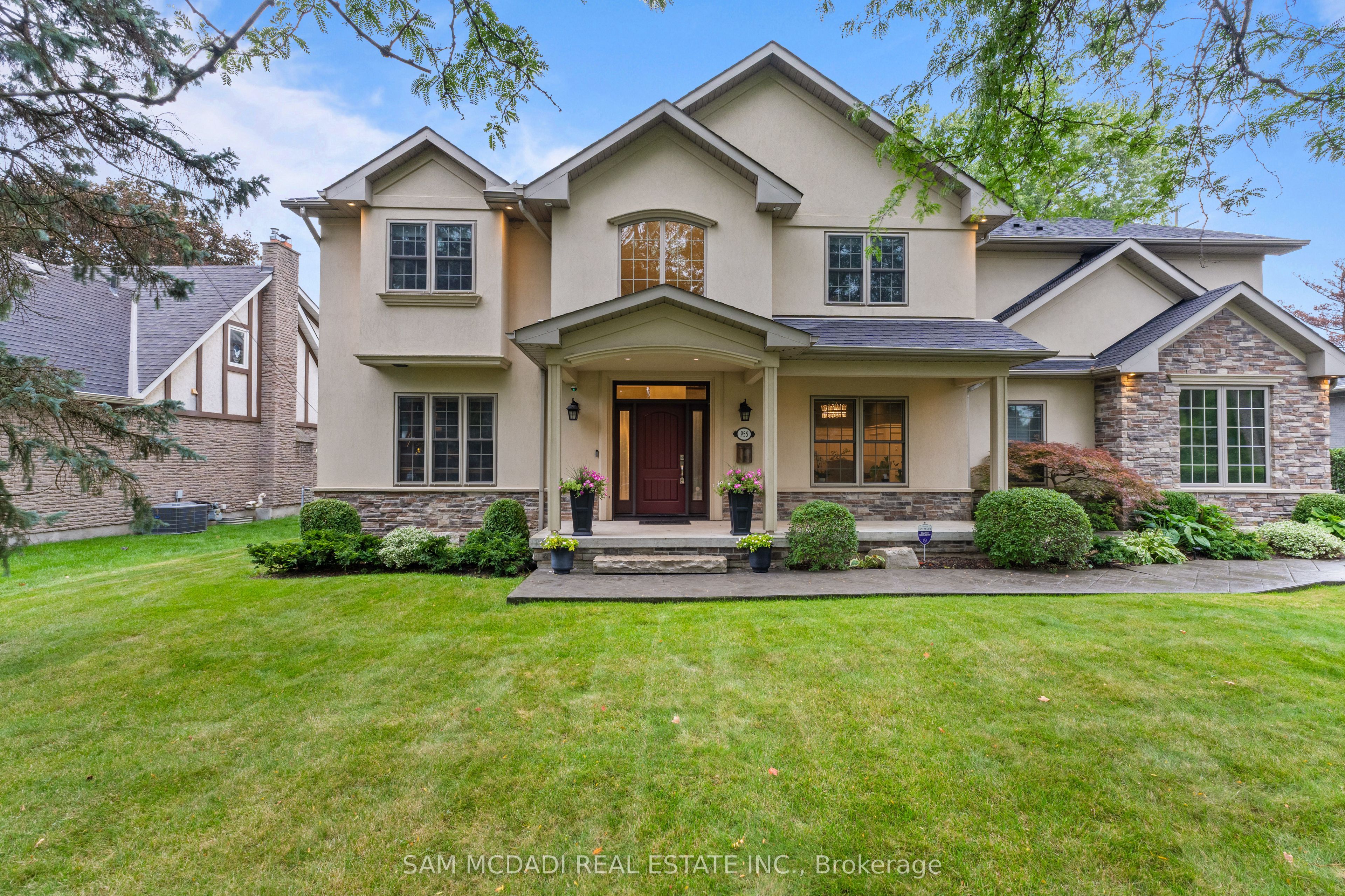 955 Caldwell Avenue, Mississauga, On L5h 1z2