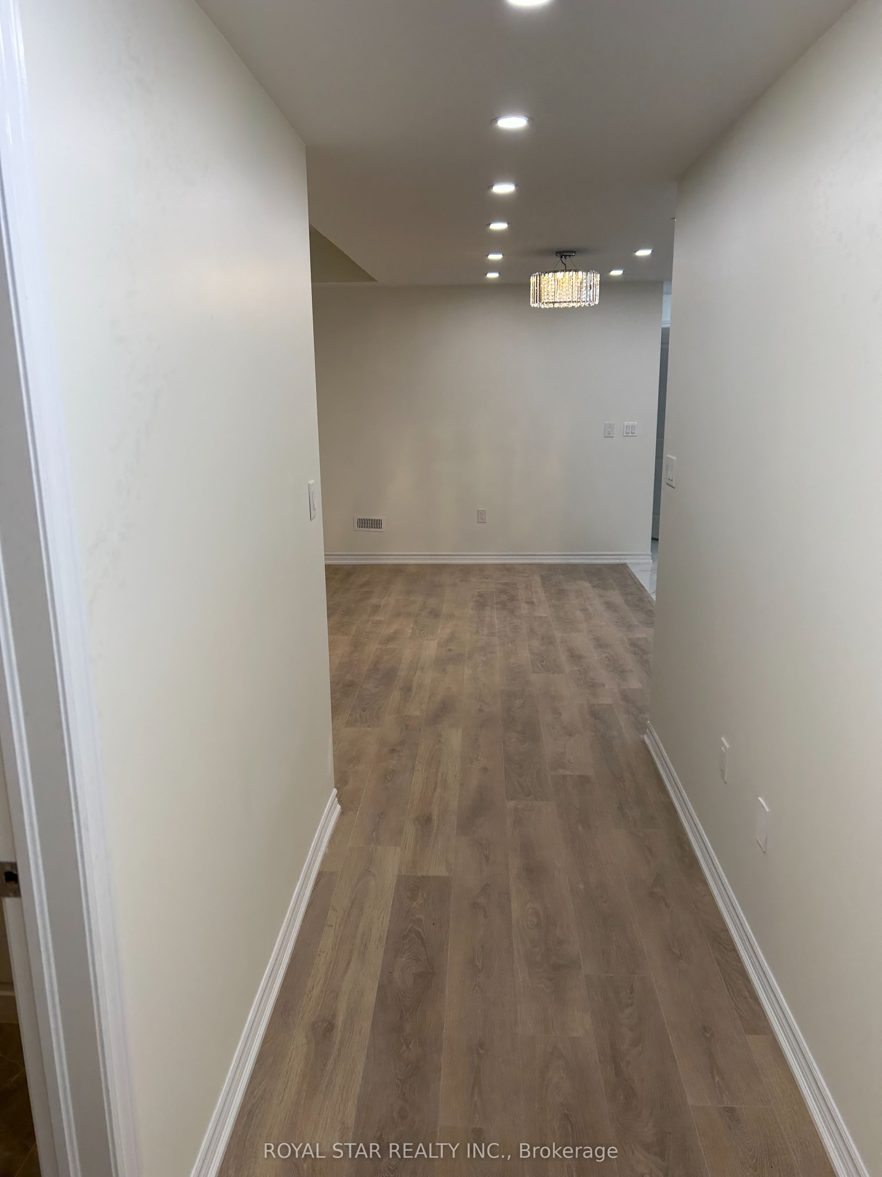 31 Hallaran Road Bsmt, Oakville, On L6h 0z8
