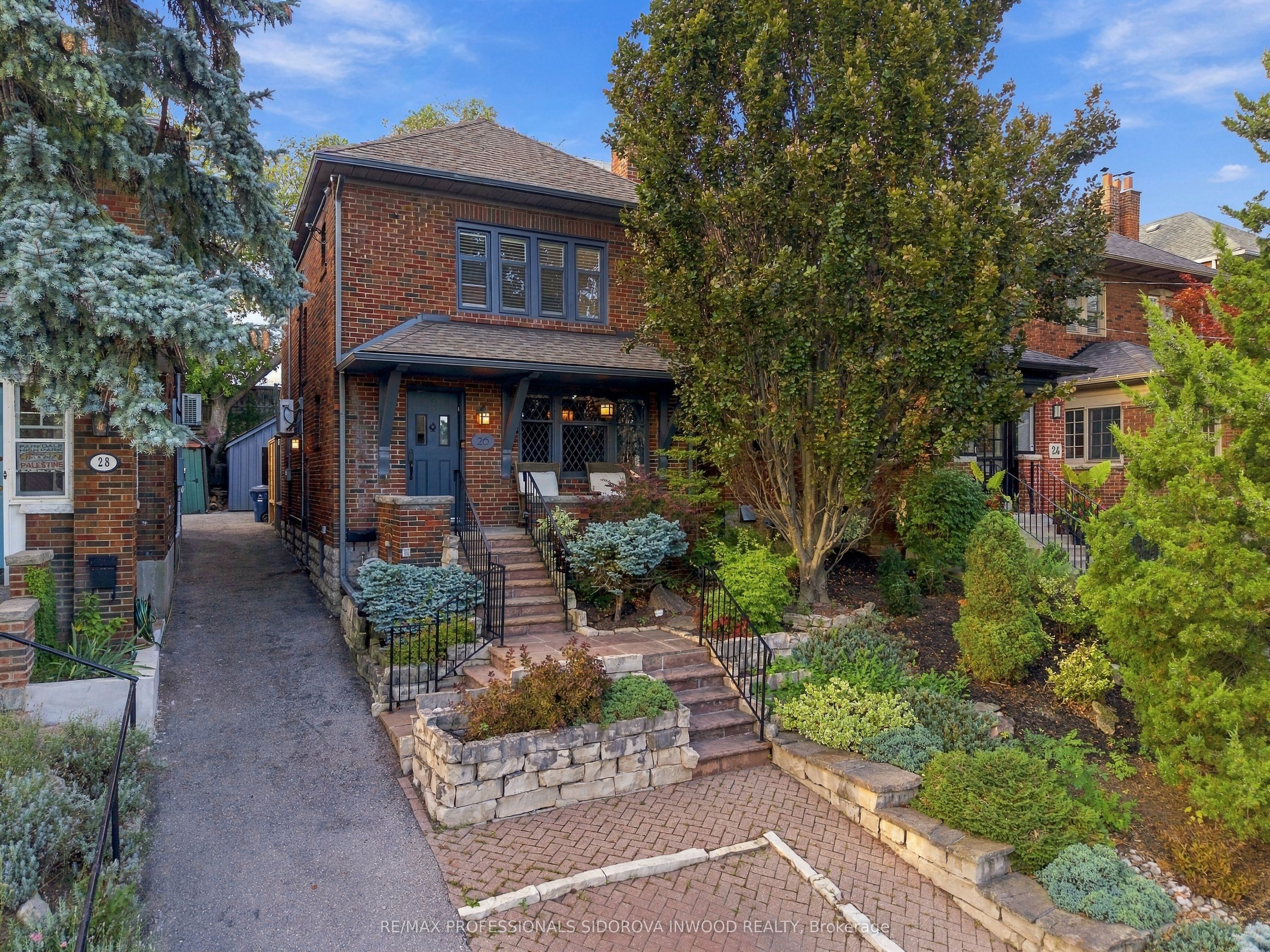 26 Larkin Avenue, Toronto, On M6s 1l8