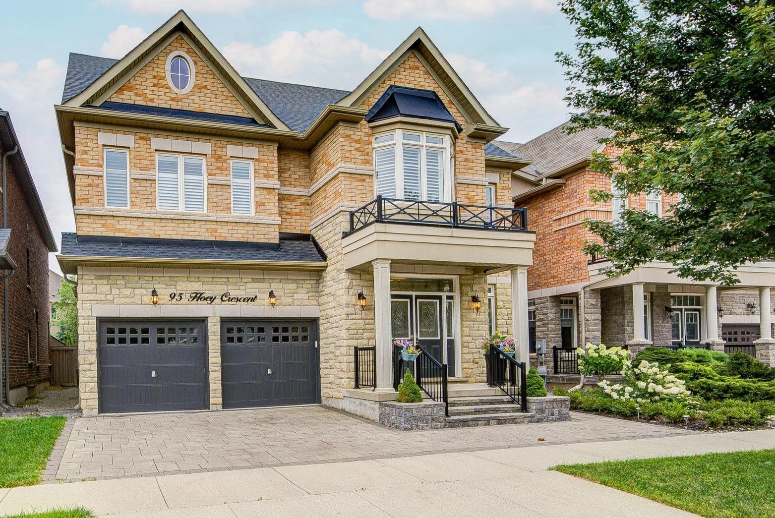 95 Hoey Crescent, Oakville, On L6m 0x1