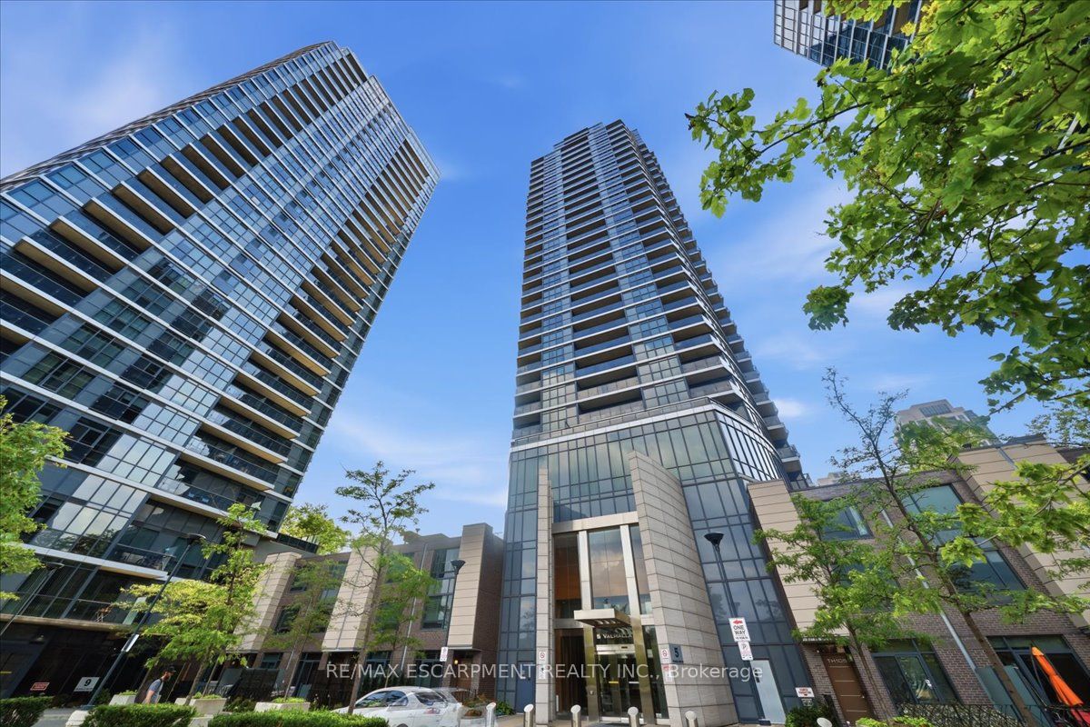 5 Valhalla Inn Road 2204, Toronto, On M9b 0b1