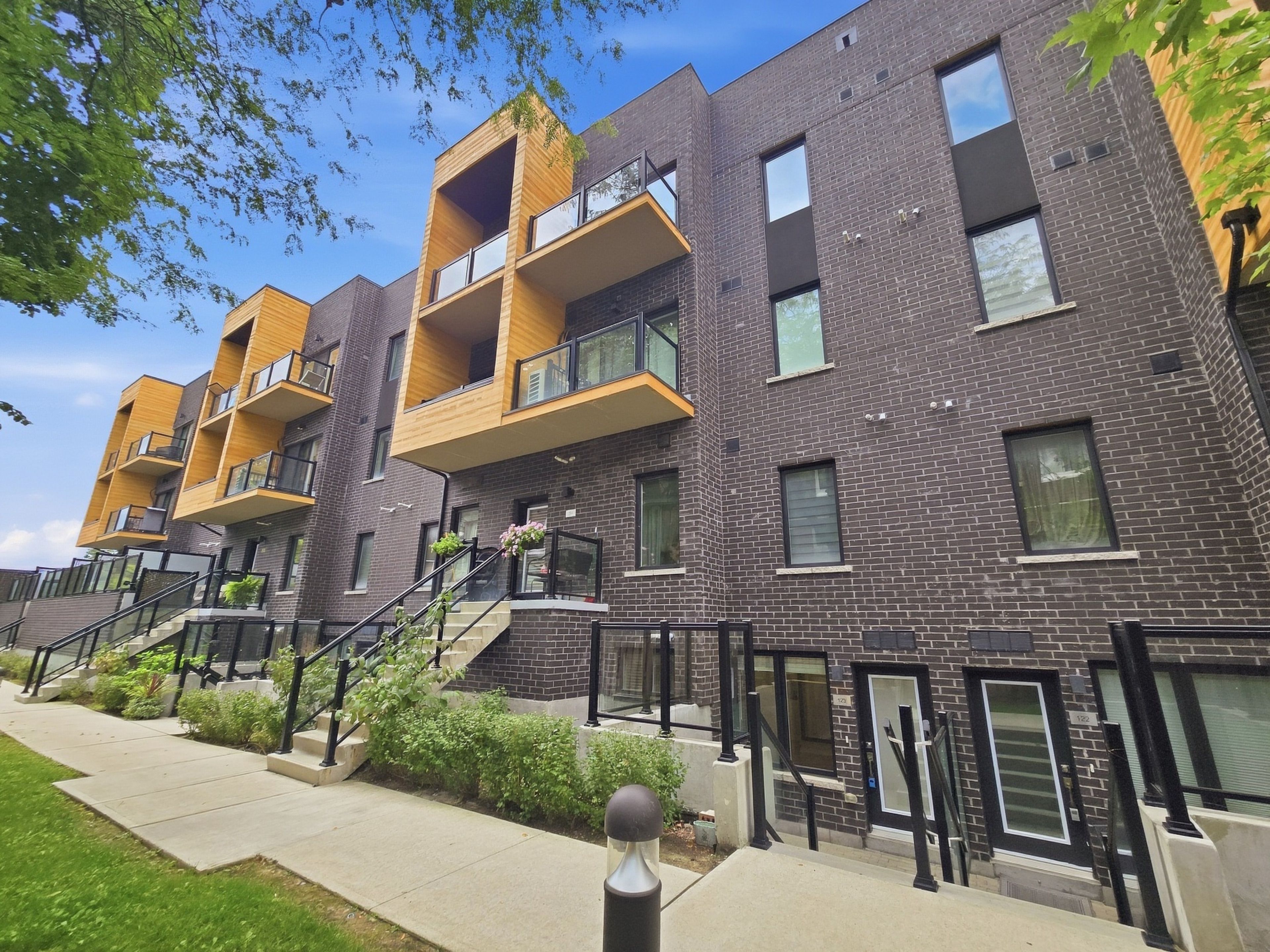 1145 Journeyman Lane 123, Mississauga, On L5j 0b5