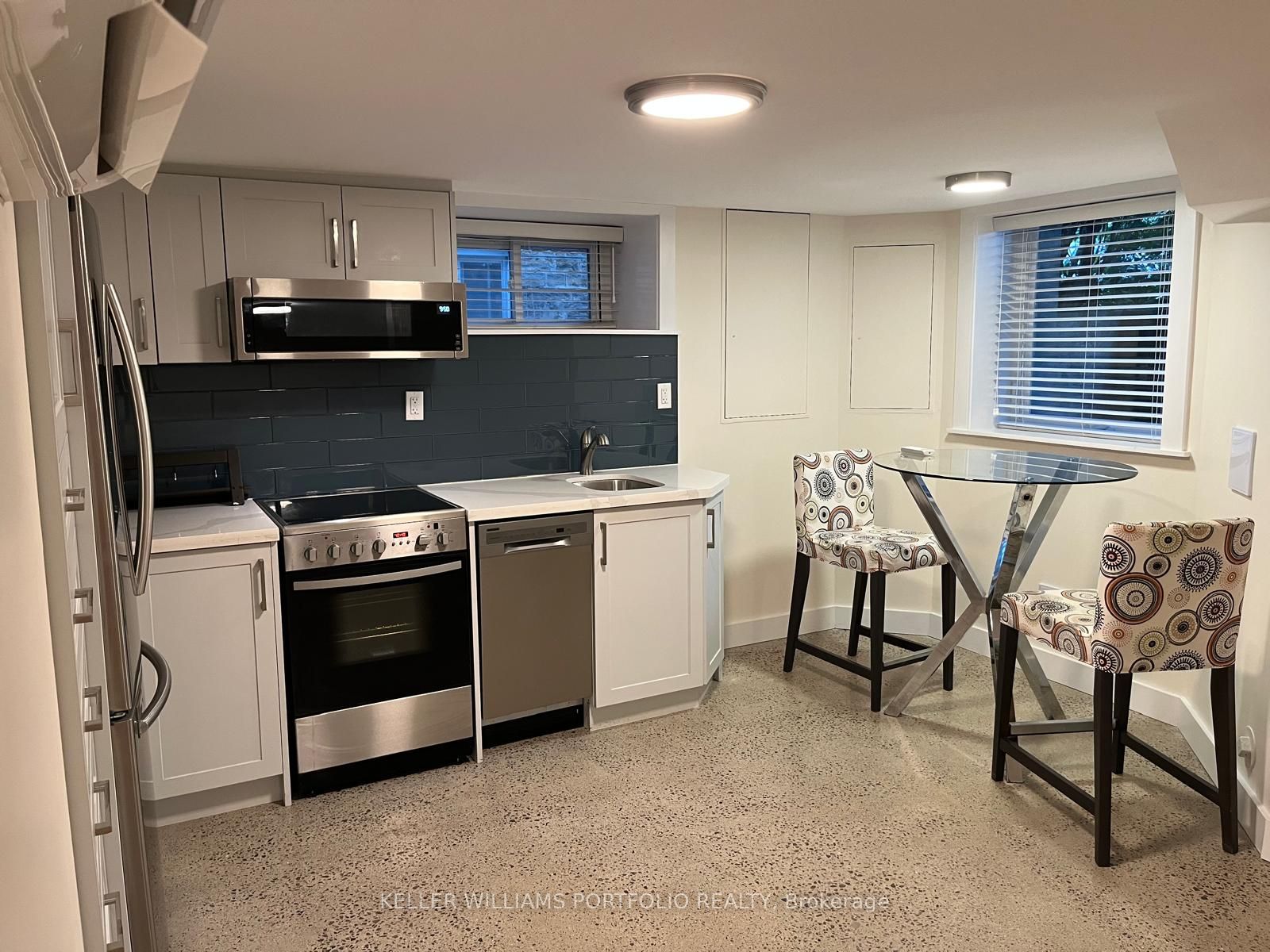 172 High Park Avenue Bsmt, Toronto, On M6p 2s4