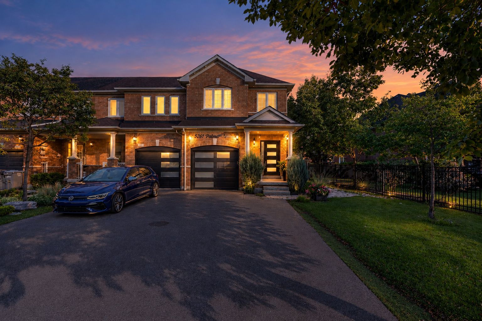 5261 Palmetto Place, Mississauga, On L5m 0c8