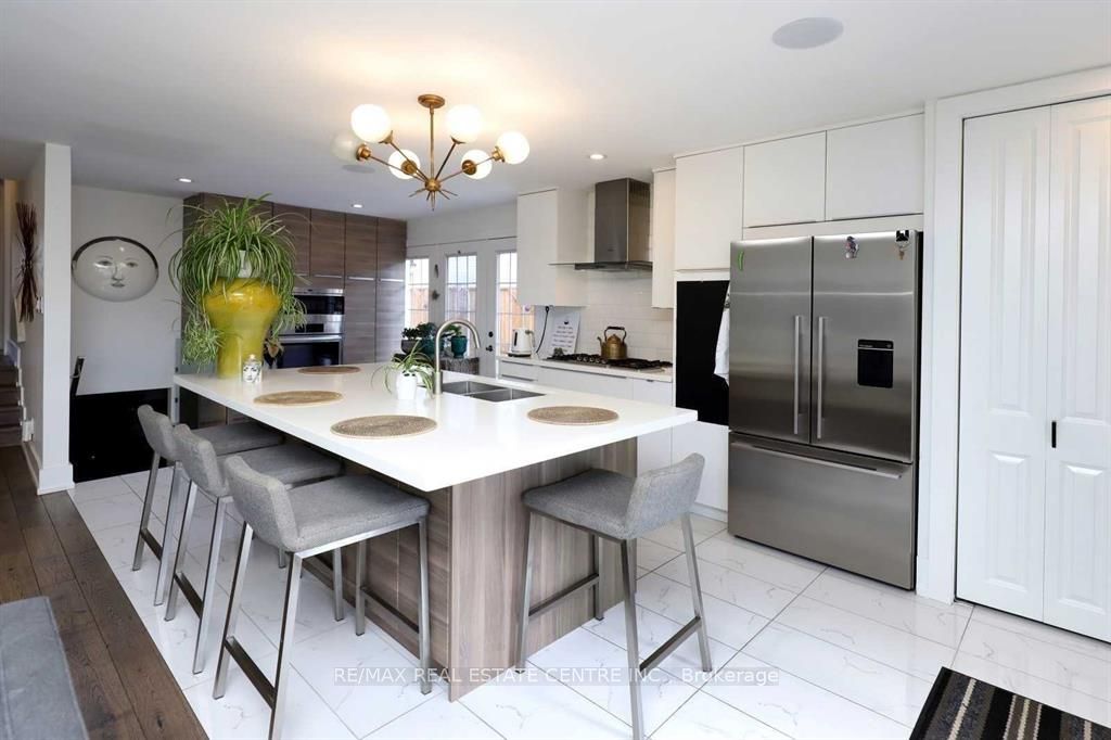 814 Eaglemount Crescent, Mississauga, On L5c 1n9