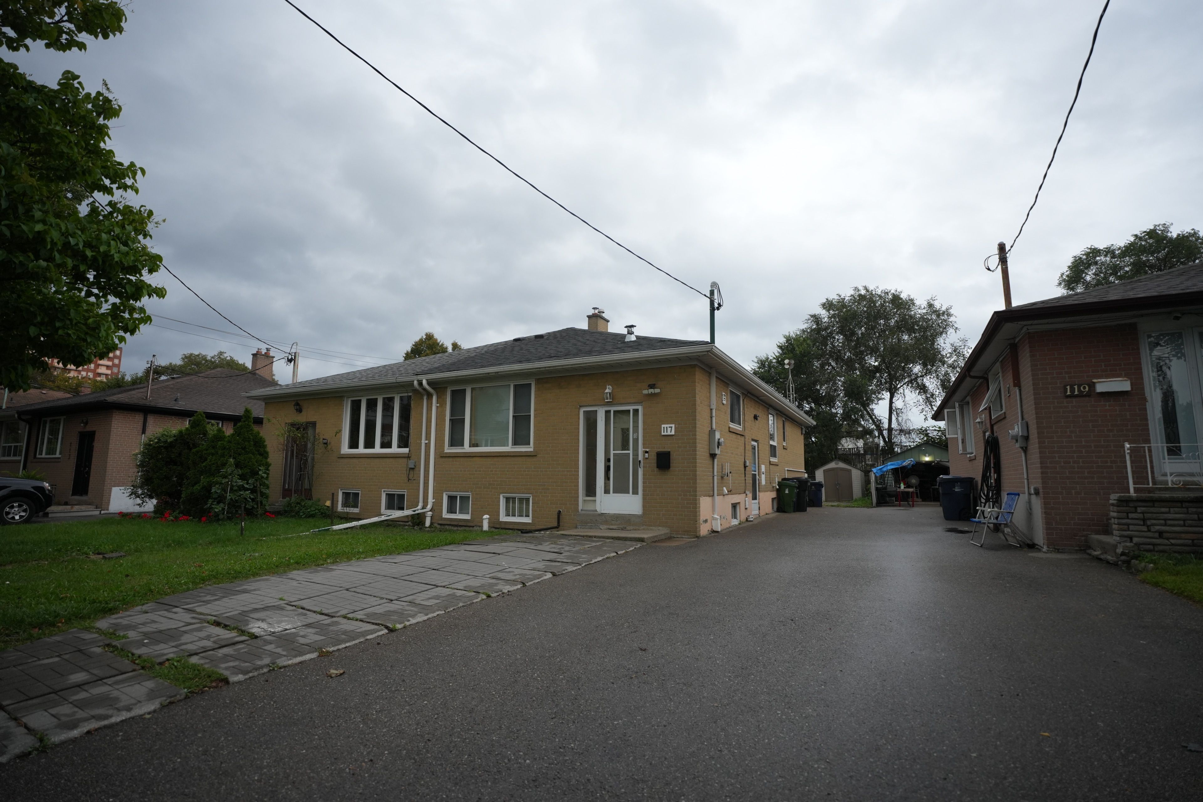 117 Cordella Avenue Main, Toronto, On M6n 2k1