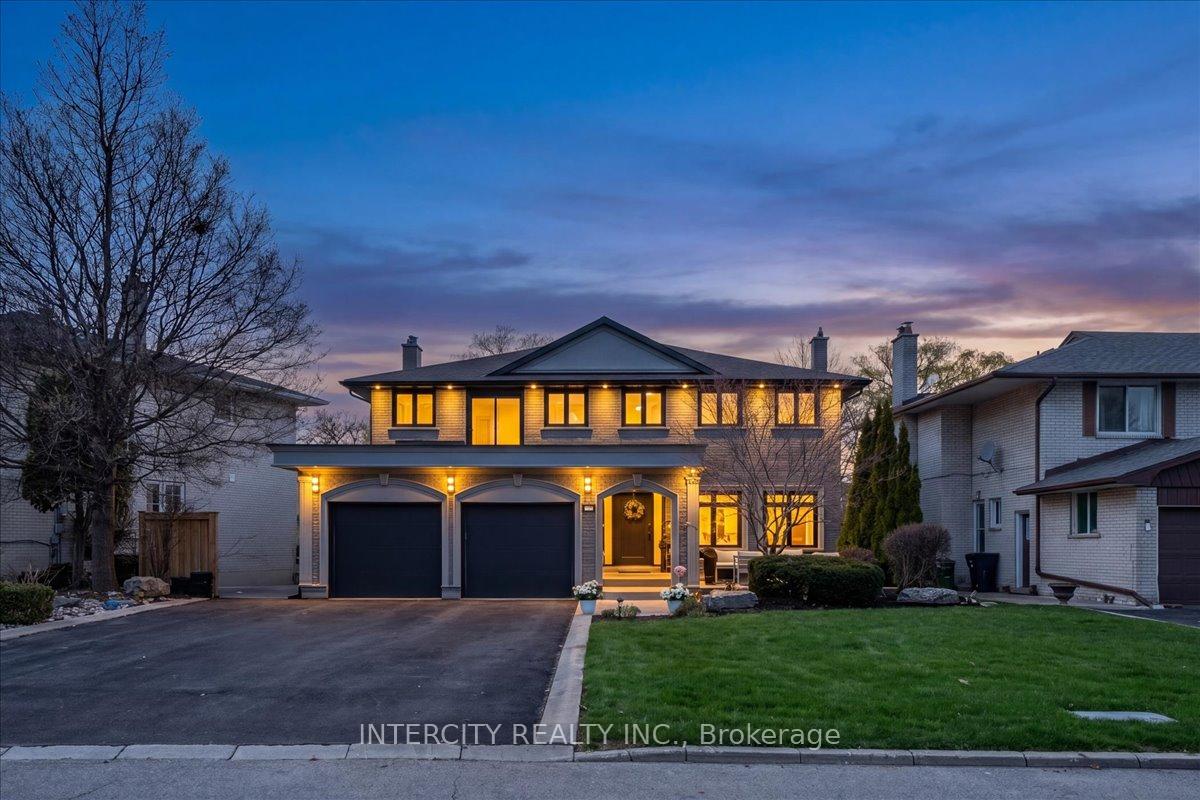 61 Golfwood Heights, Toronto, On M9p 3l8