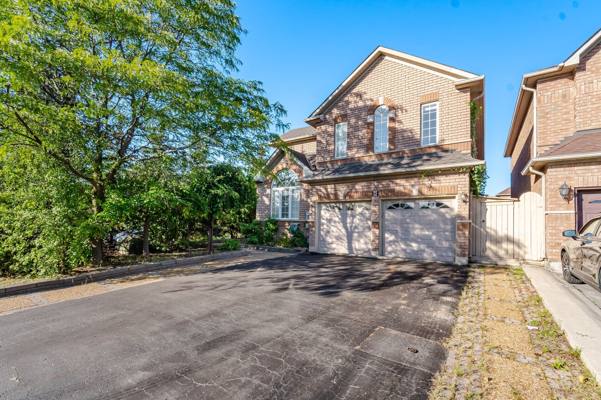 8 Riverbank Road, Brampton, On L6r 2h6