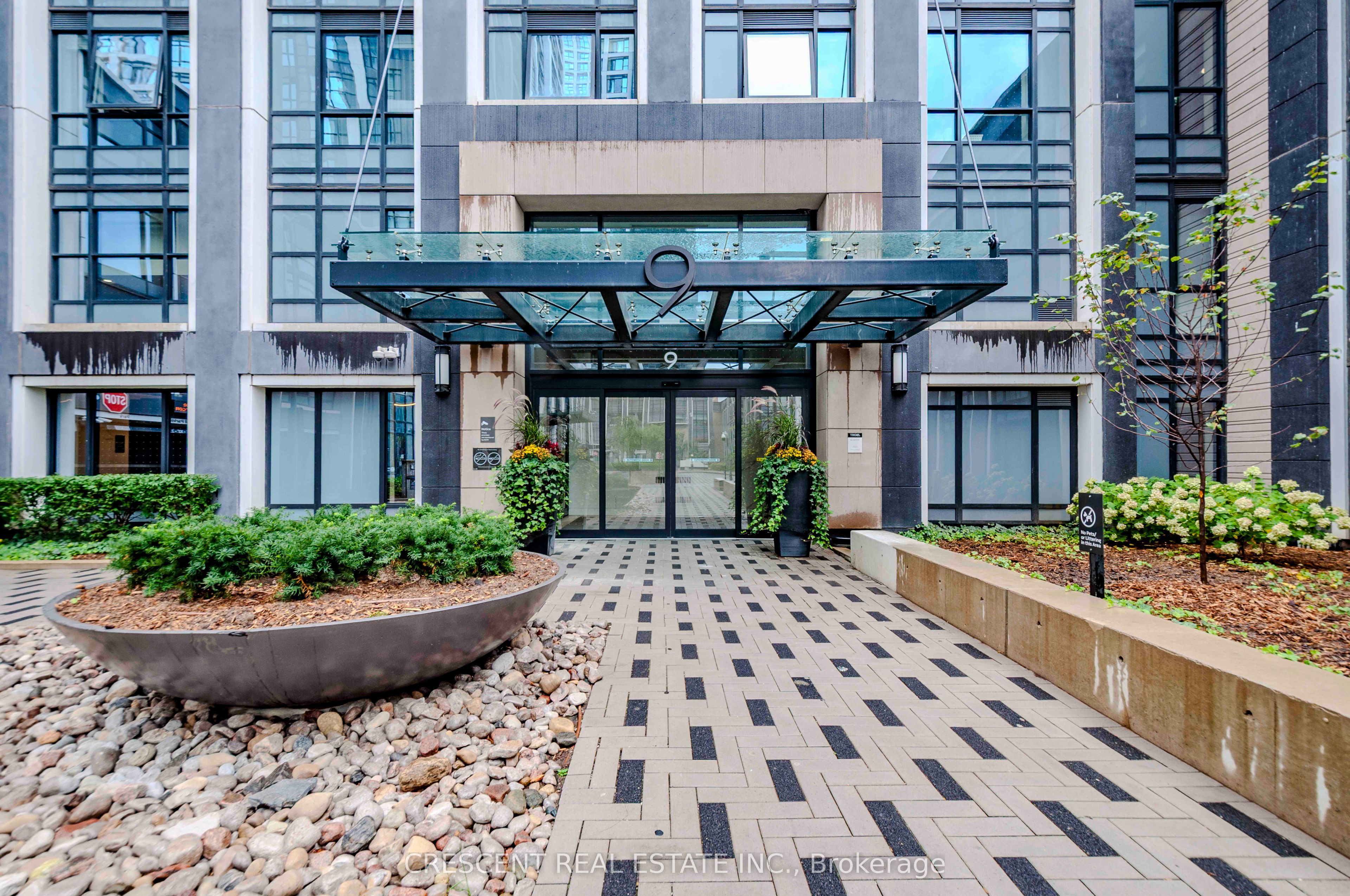 9 Mabelle Avenue 3016, Toronto, On M9a 0e1
