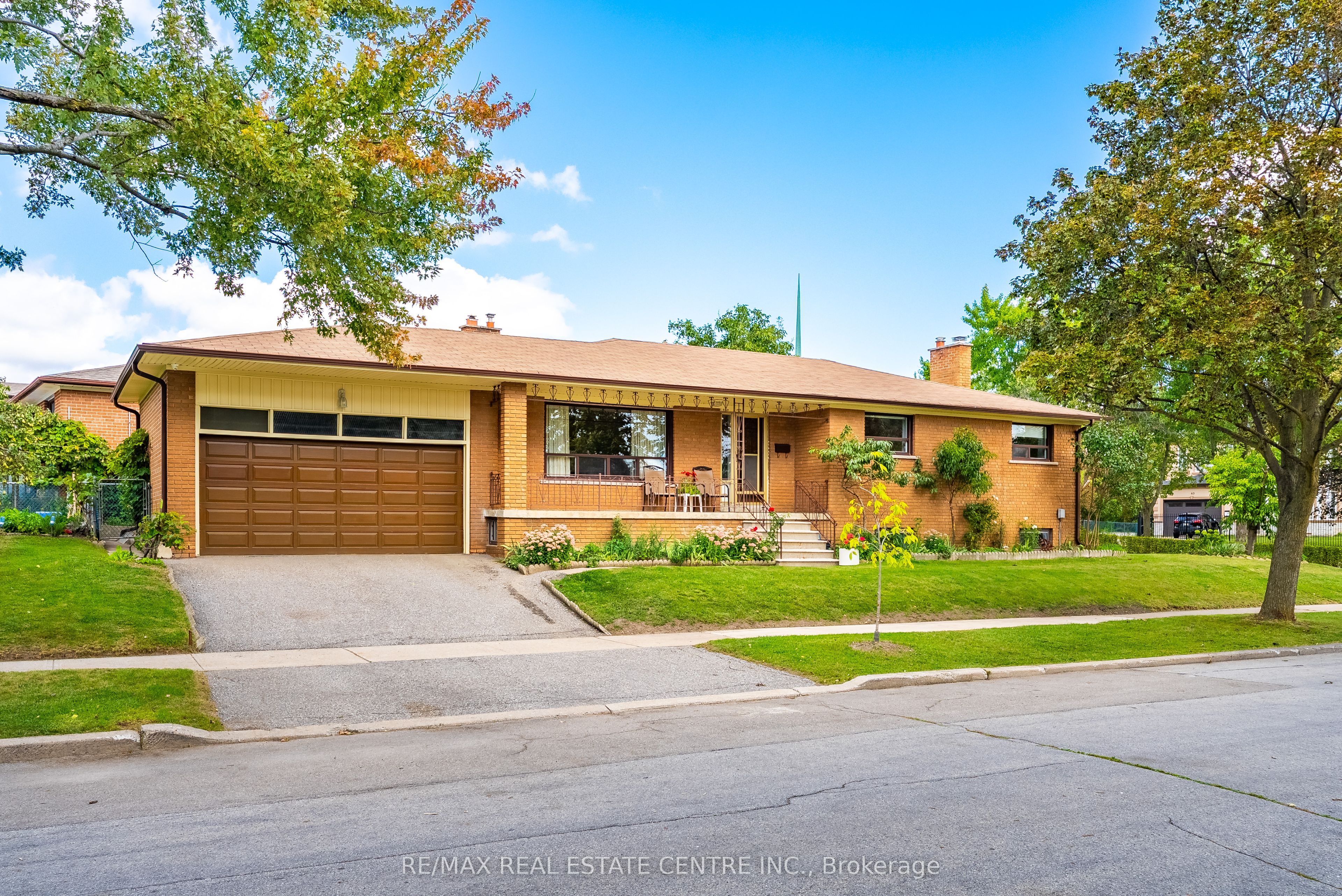 4 Dunreo Drive, Toronto, On M3l 2e9