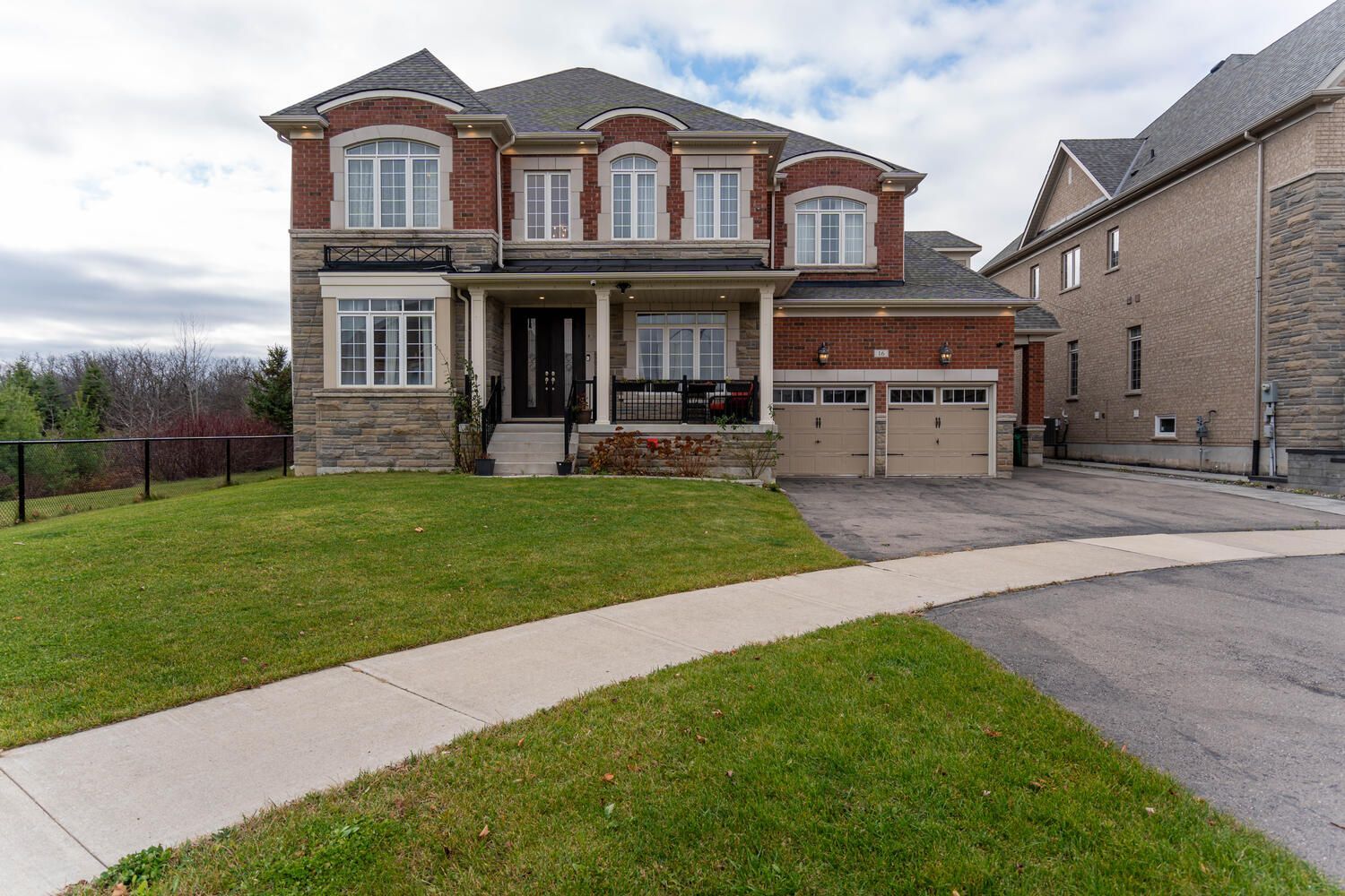 16 Layton Street, Brampton, On L6p 4h4