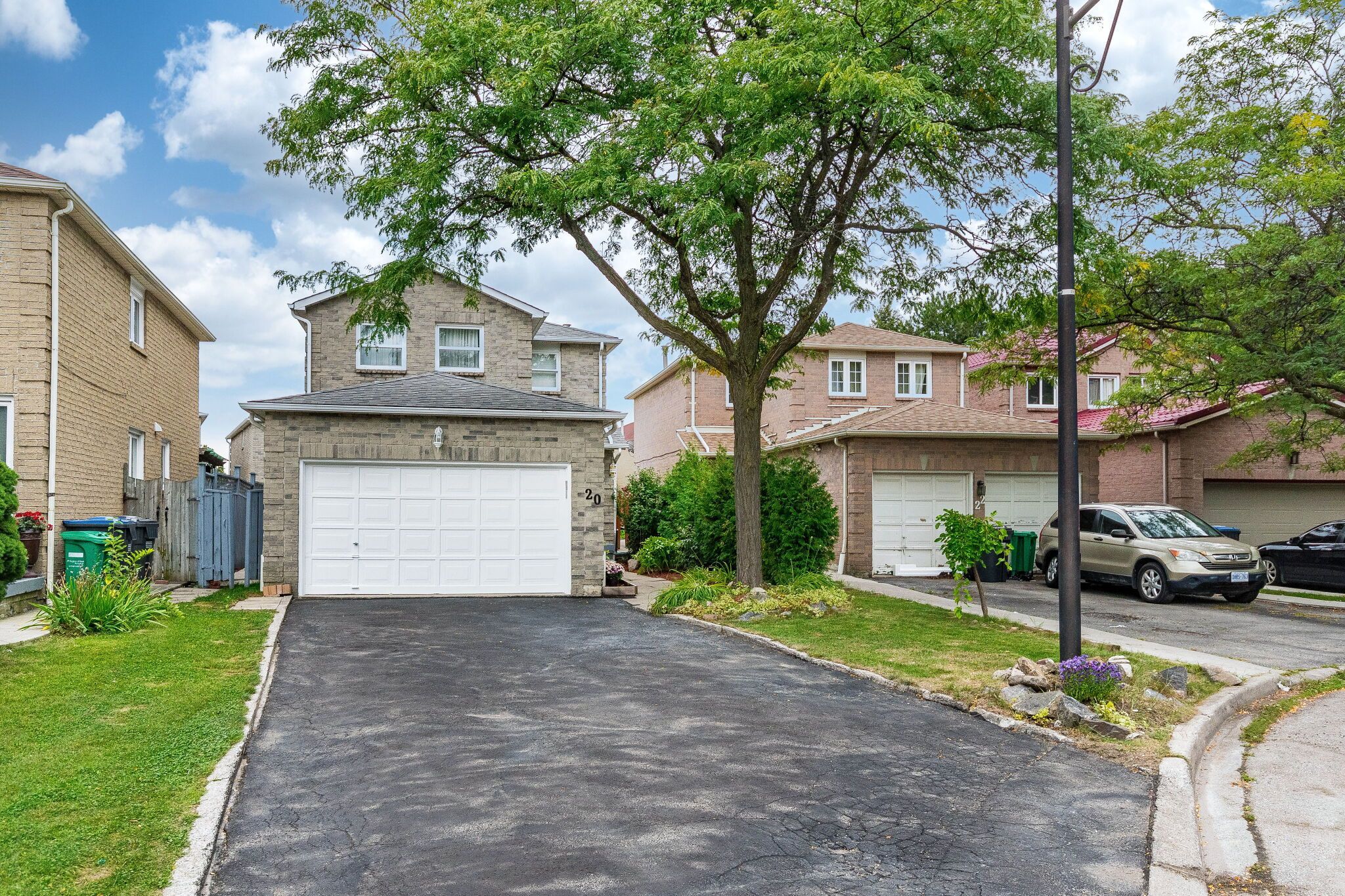 20 Dupont Court, Brampton, On L6y 3r5