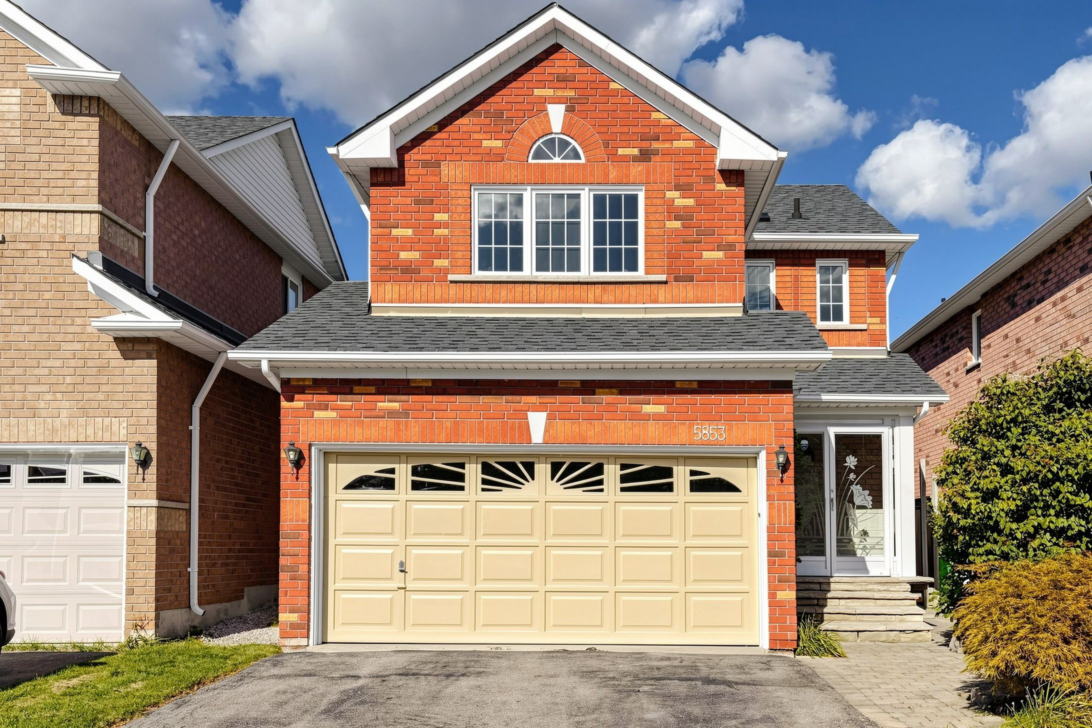 5853 Swordsman Drive, Mississauga, On L5m 6p4