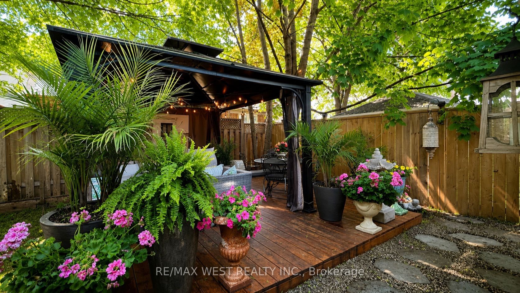 12 Brentwood Road S, Toronto, On M8z 3n2