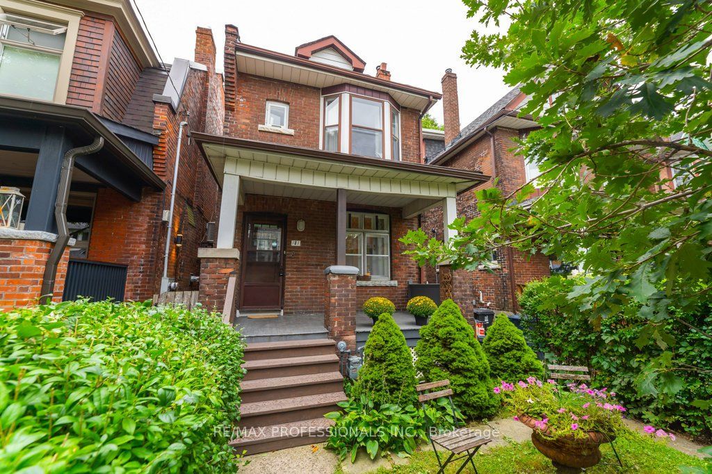 181 Garden Avenue, Toronto, On M6r 1h8
