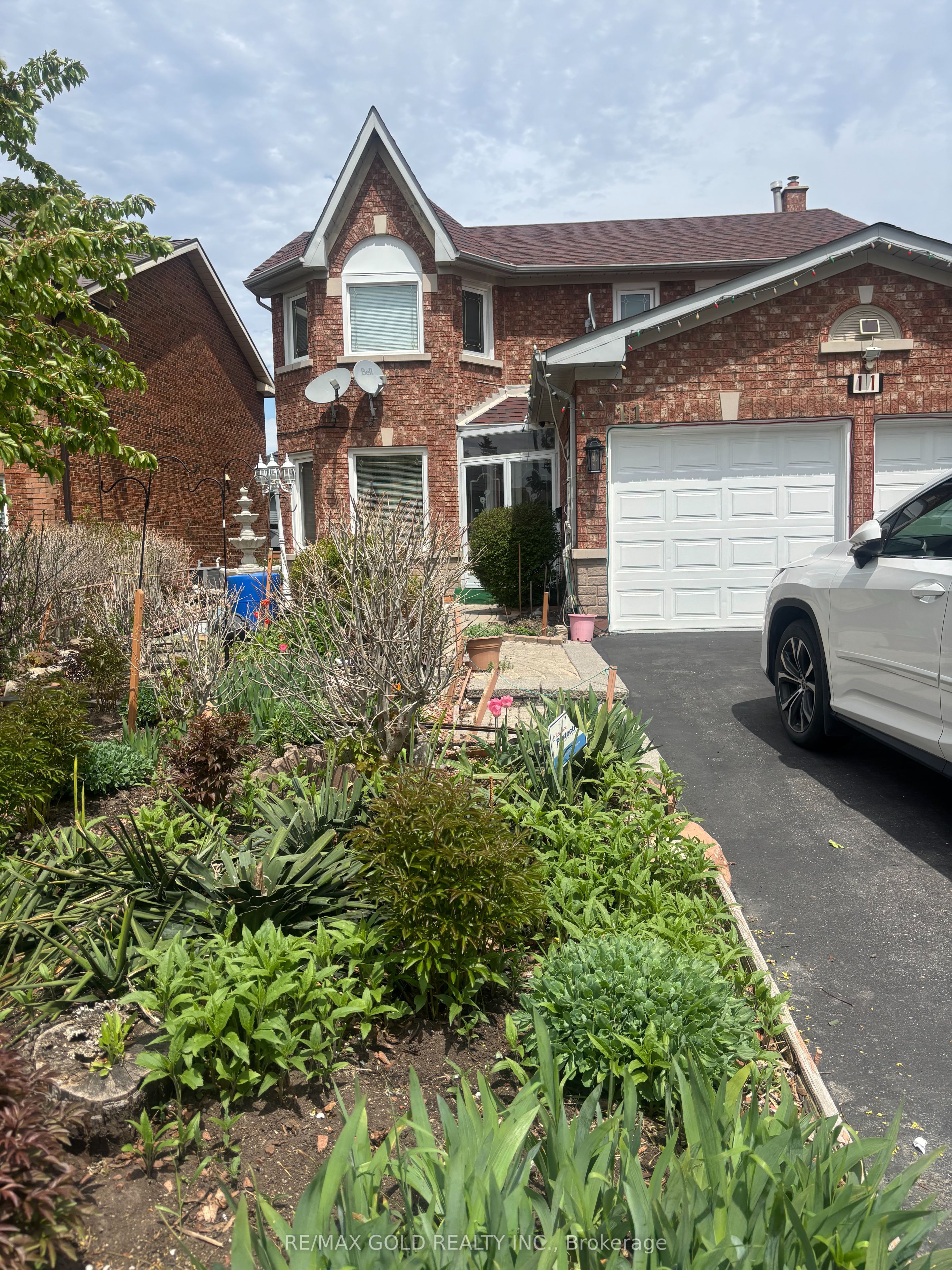 11 Eagleridge Drive, Brampton, On L6r 1g6
