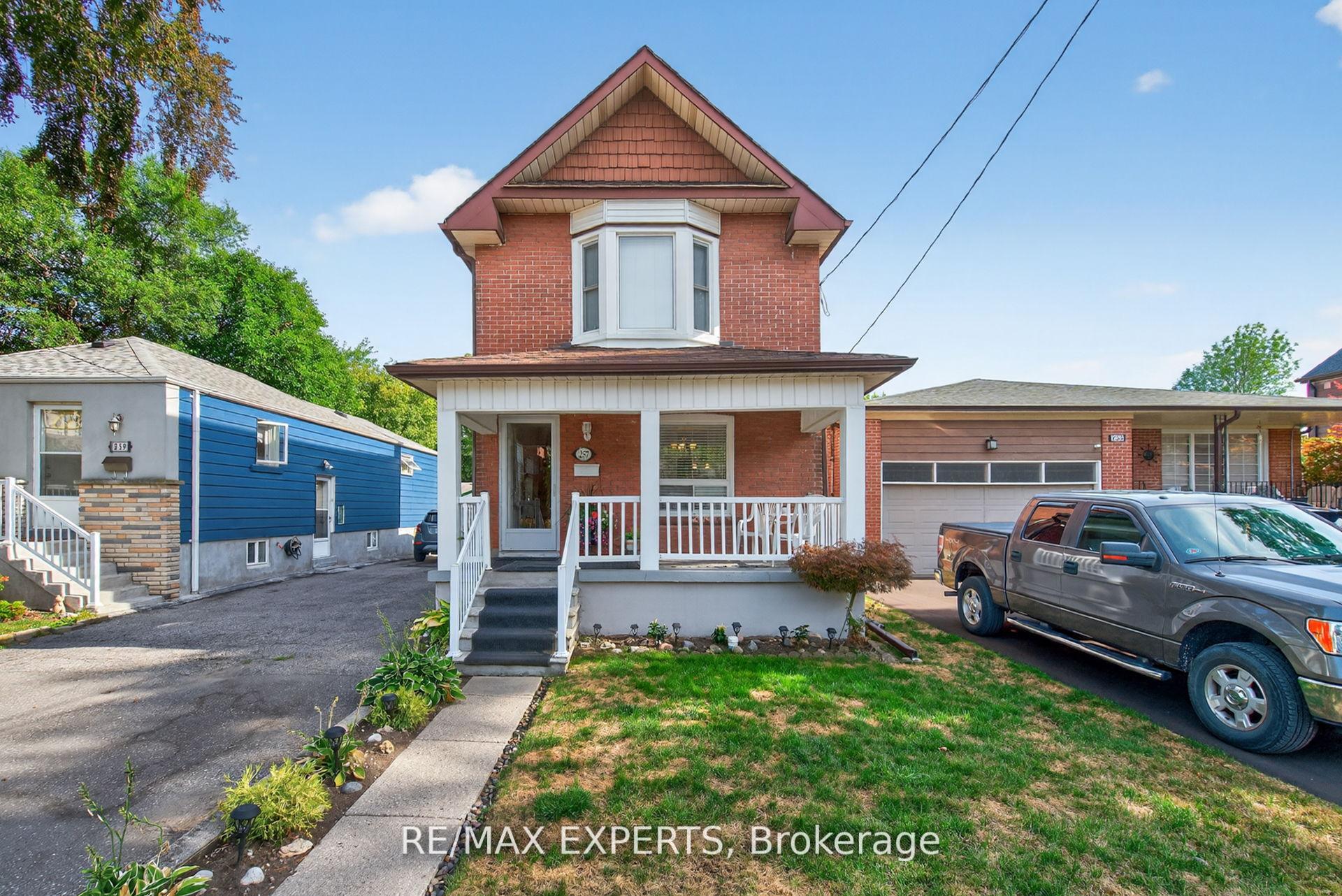 257 John Street, Toronto, On M9n 1k1