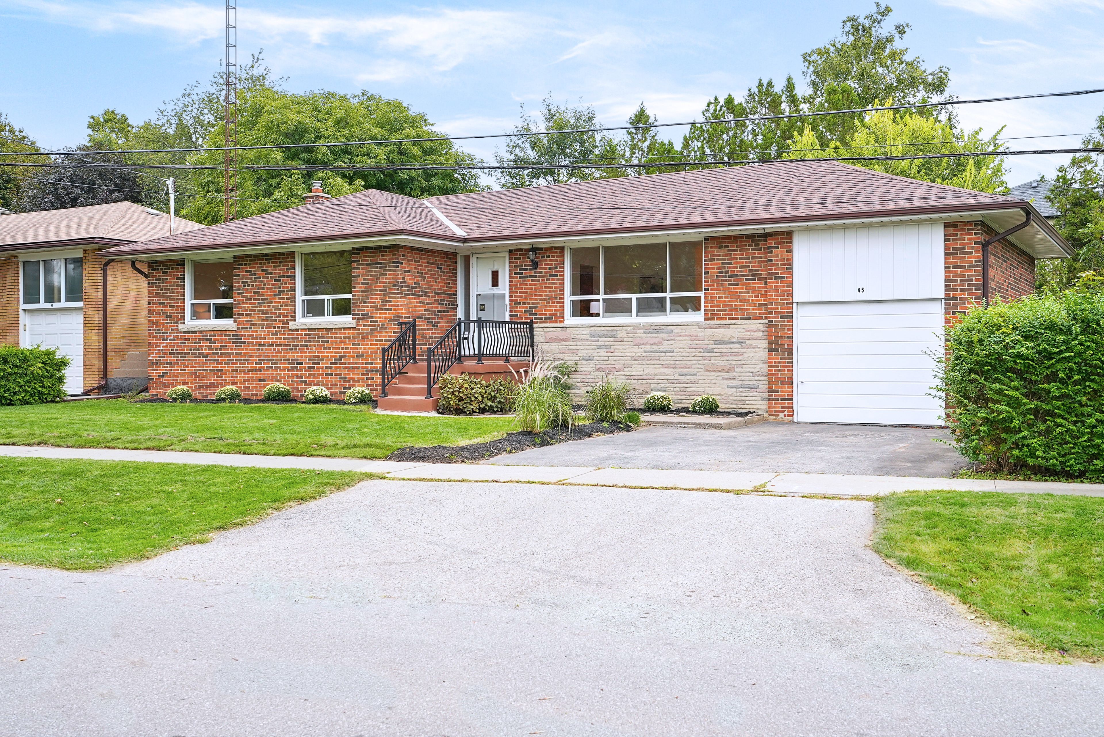 45 Fernalroy Boulevard, Toronto, On M8z 3w2